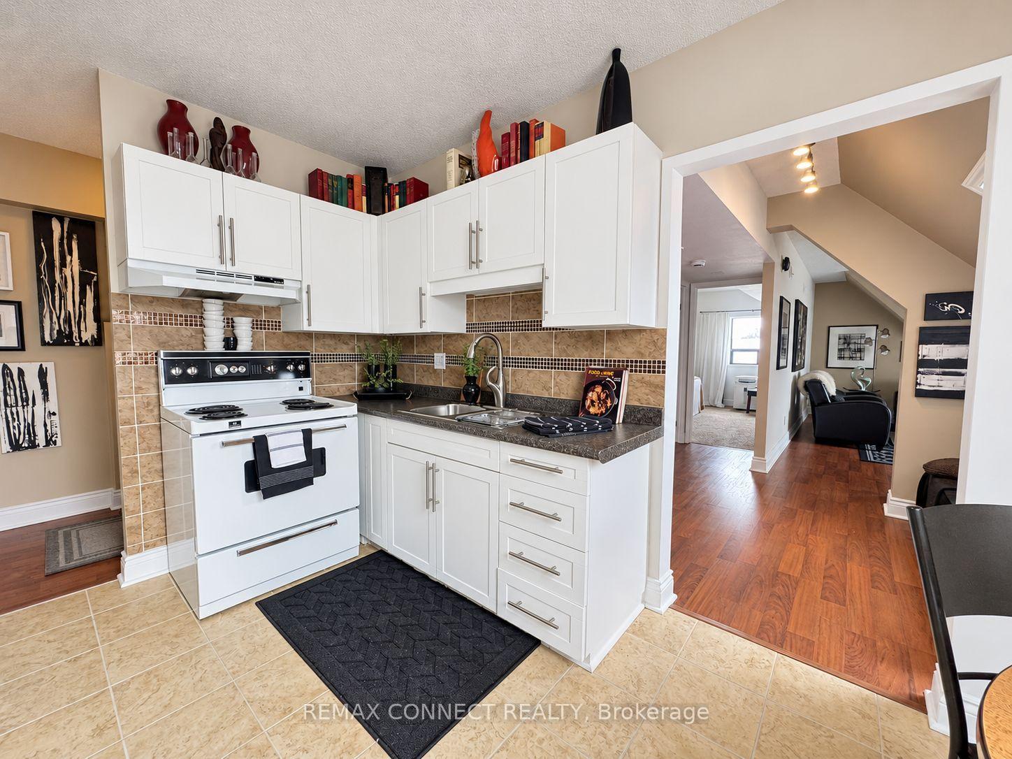 Photo 10 of Unit 303, 4872 Valley Way, Niagara Falls, Cherrywood — HOMEH