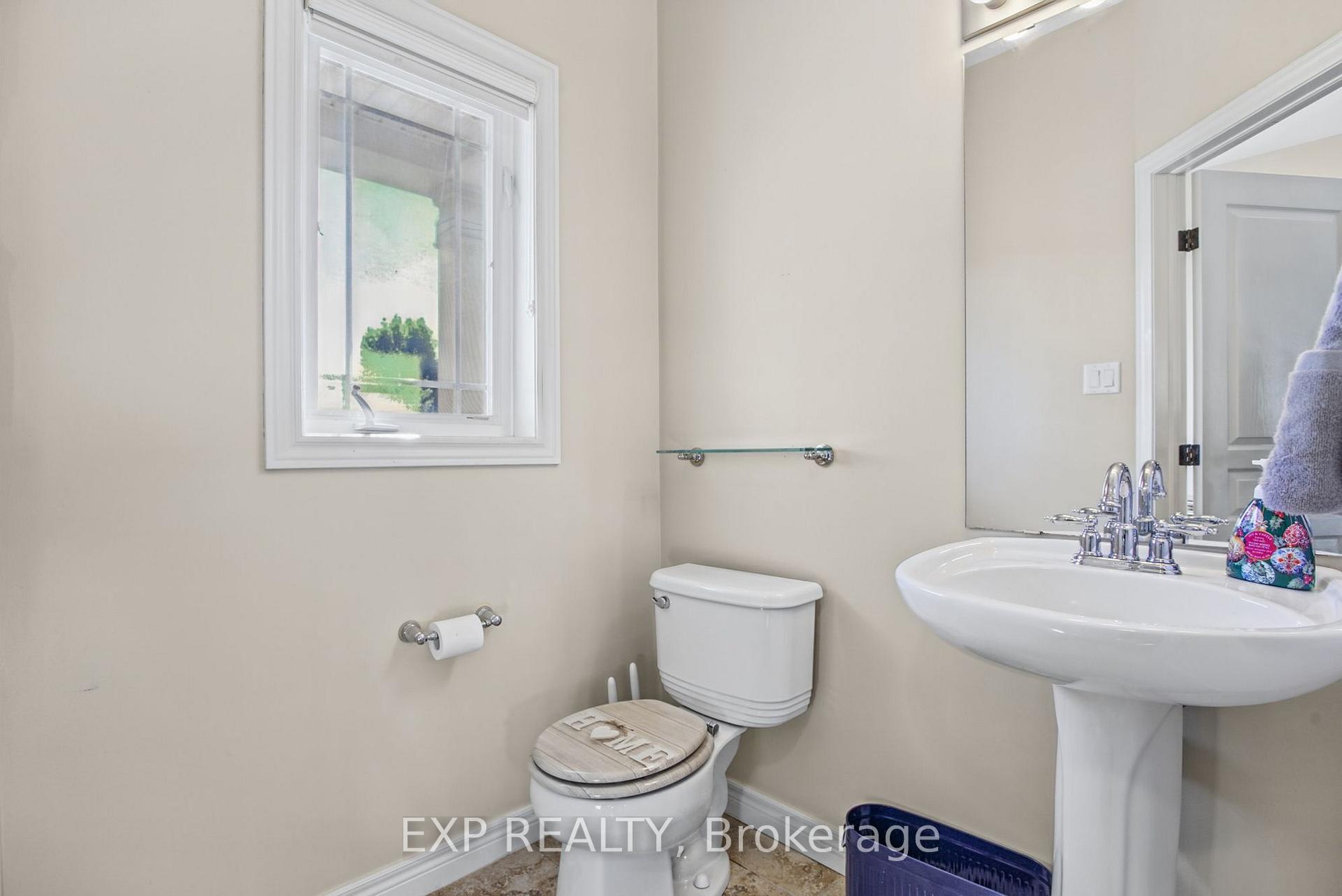 Photo 7 of 200 Valiant Circle, Hamilton, Binbrook — HOMEH