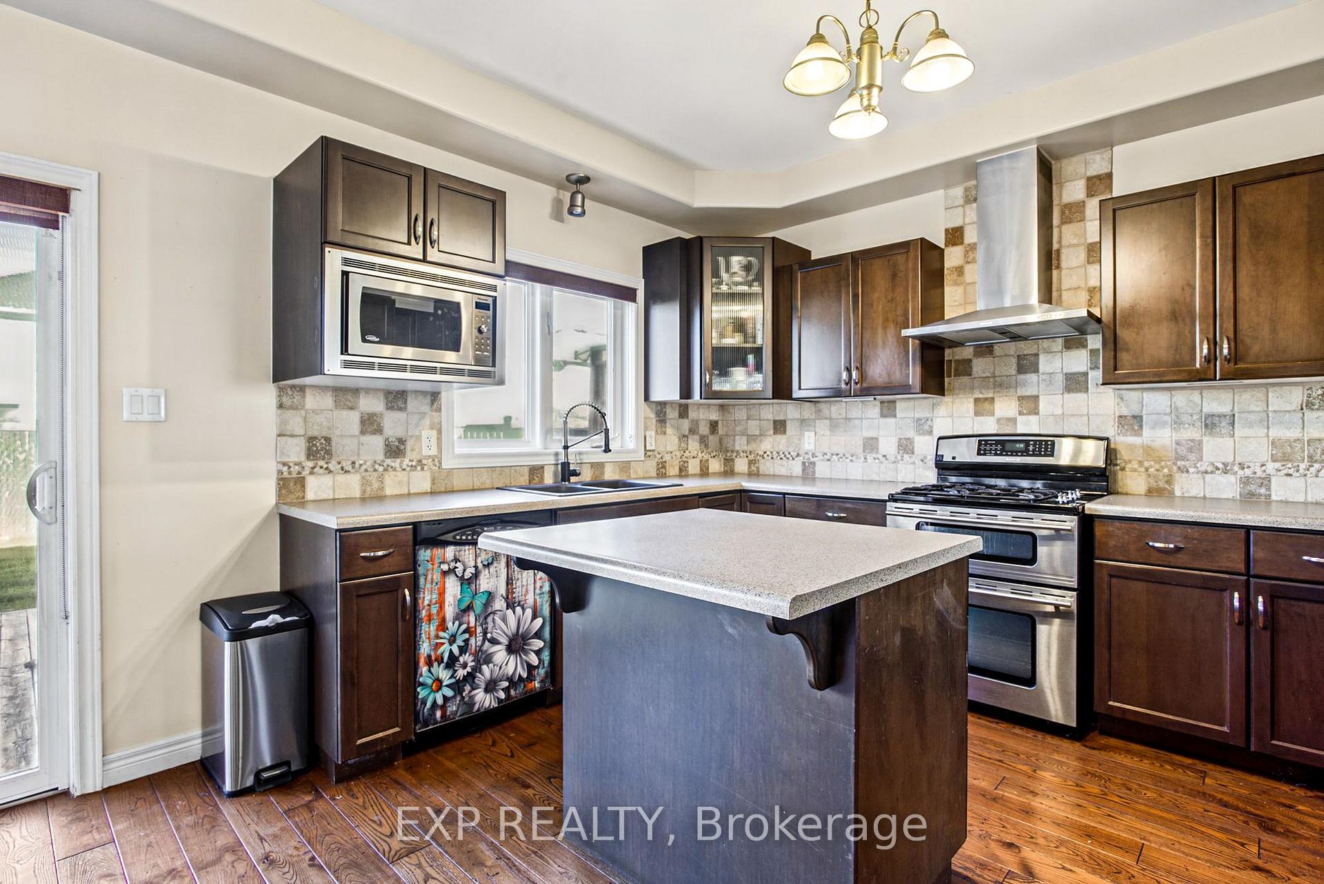 Photo 13 of 200 Valiant Circle, Hamilton, Binbrook — HOMEH