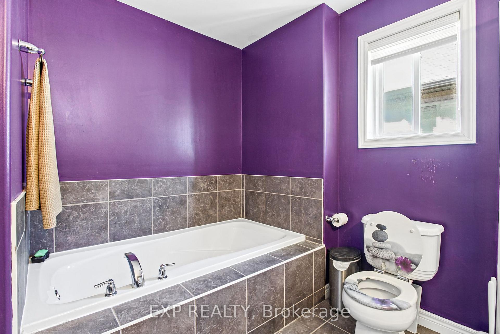 Photo 18 of 200 Valiant Circle, Hamilton, Binbrook — HOMEH
