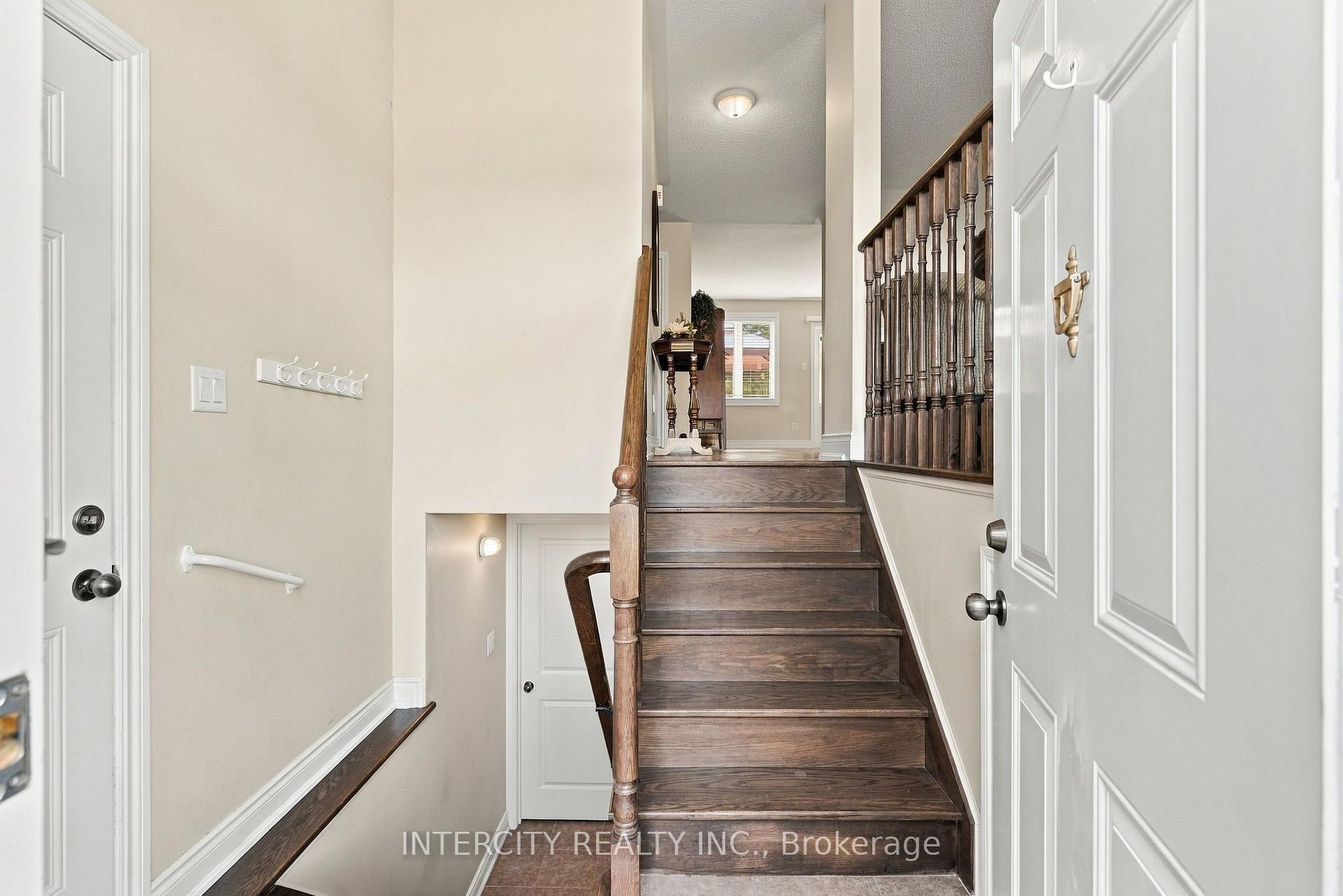 Photo 2 of 491 Shewfelt Crescent, Midland — HOMEH