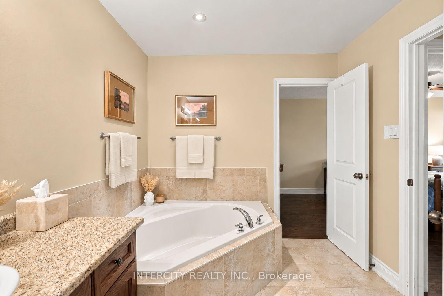 Photo 11 of 491 Shewfelt Crescent, Midland — HOMEH