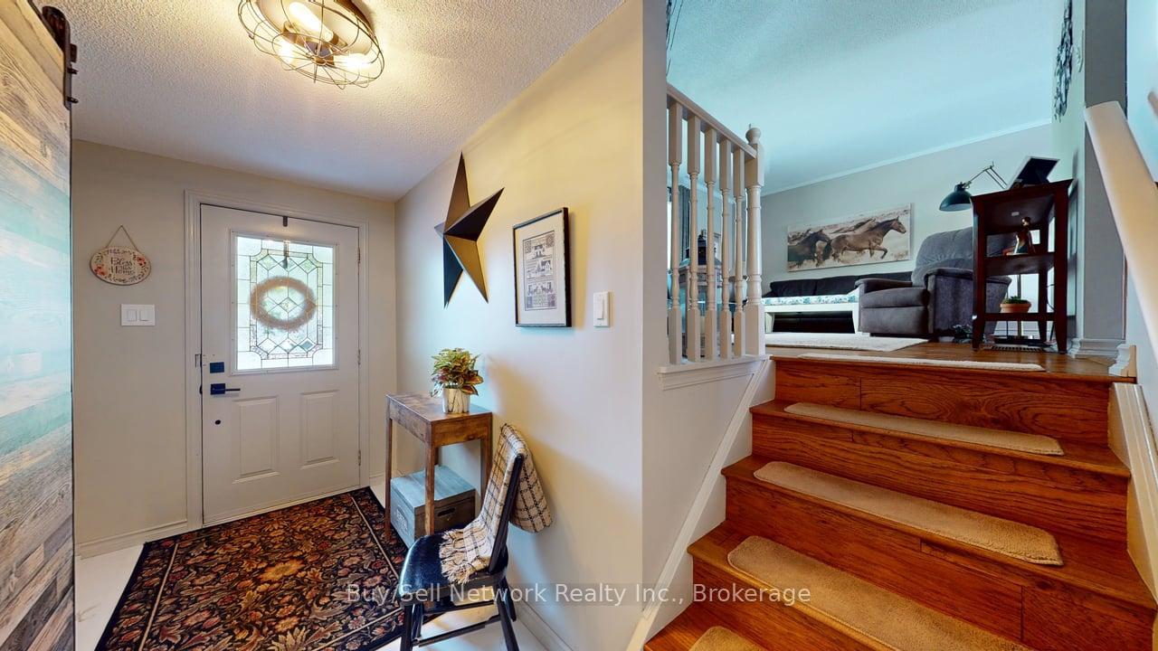 Photo 3 of 2255 Denure Drive, Peterborough, Monaghan Ward 2 — HOMEH