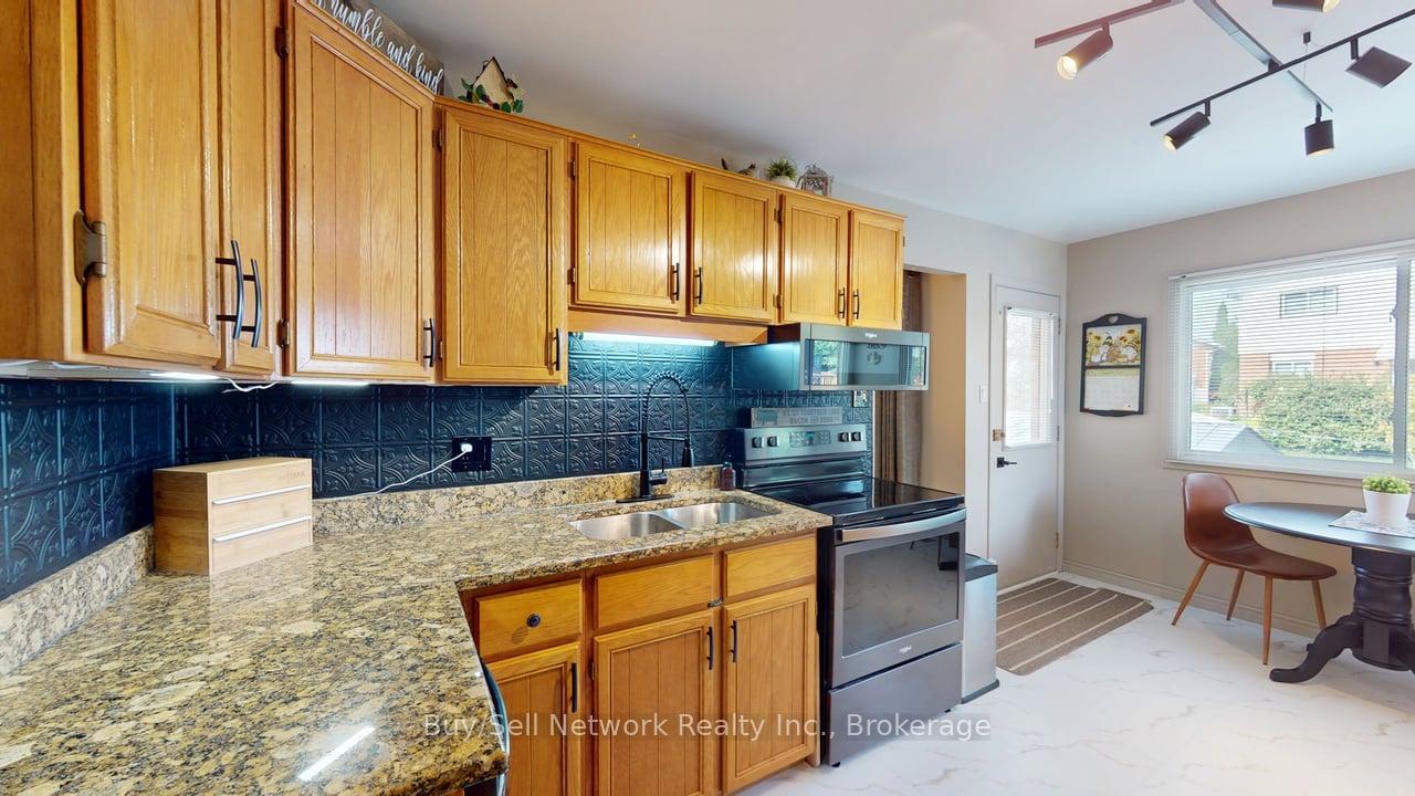 Photo 5 of 2255 Denure Drive, Peterborough, Monaghan Ward 2 — HOMEH