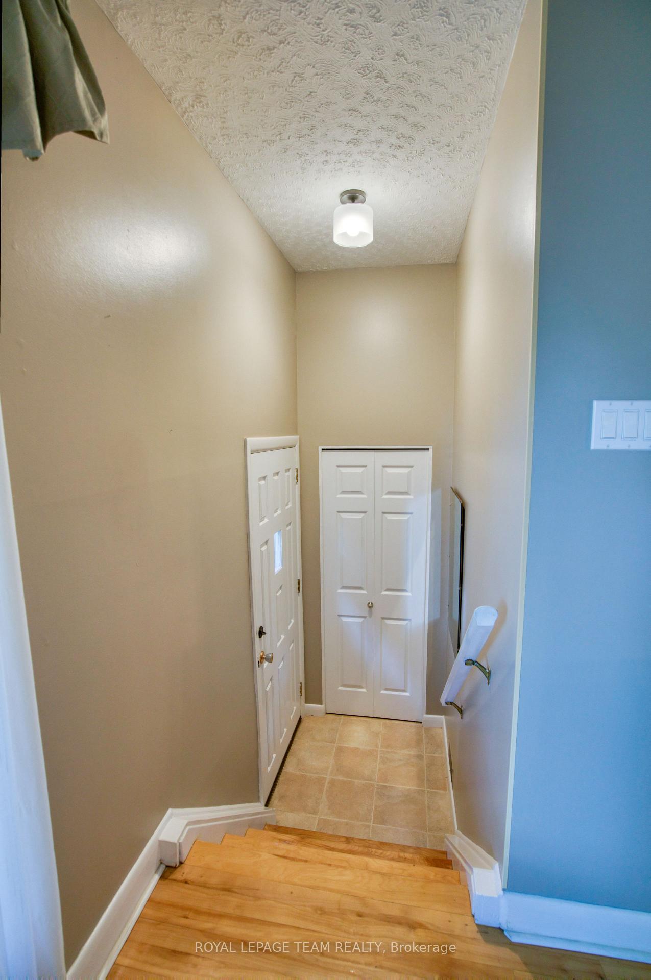 Photo 3 of 1072 Aldea Avenue, Ottawa, Billings Bridge — HOMEH
