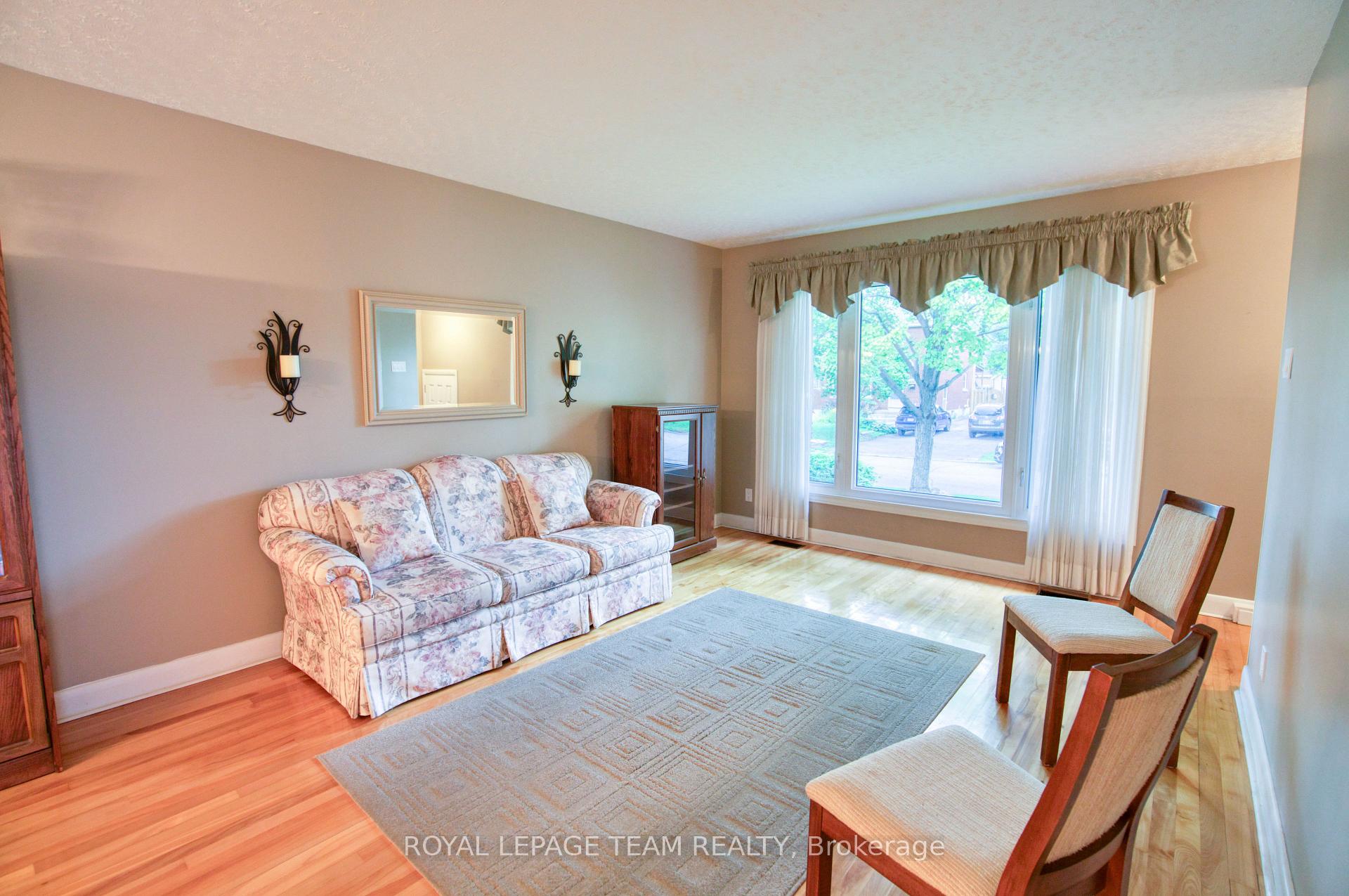 Photo 4 of 1072 Aldea Avenue, Ottawa, Billings Bridge — HOMEH