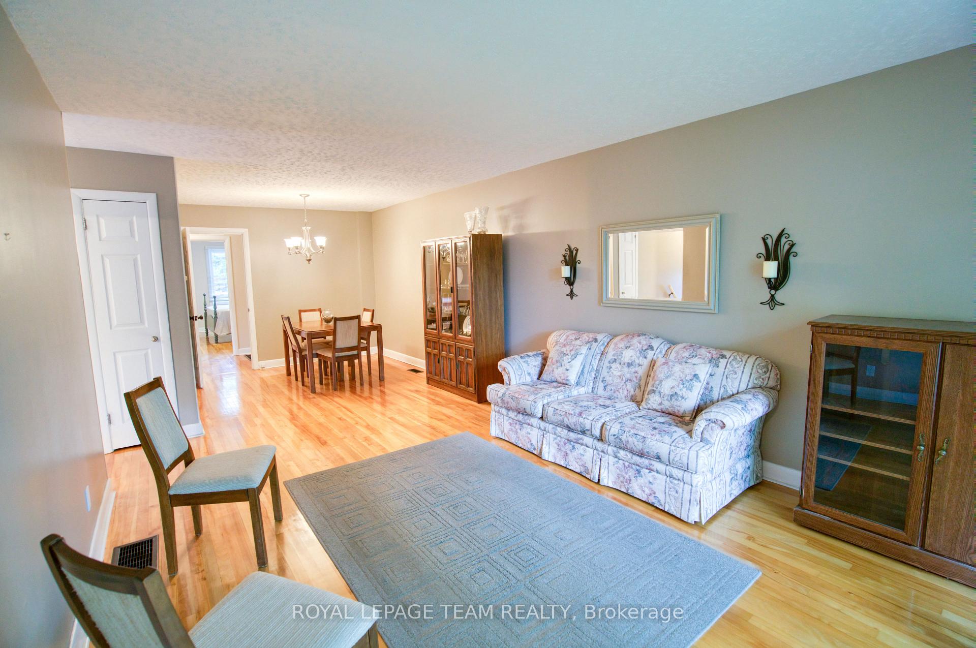 Photo 5 of 1072 Aldea Avenue, Ottawa, Billings Bridge — HOMEH