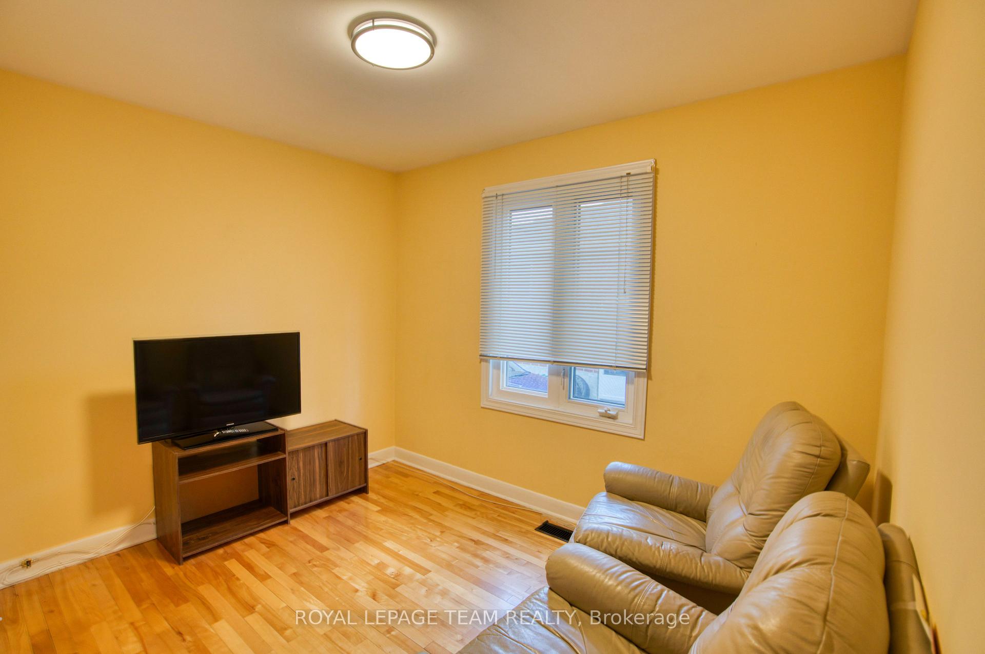 Photo 11 of 1072 Aldea Avenue, Ottawa, Billings Bridge — HOMEH