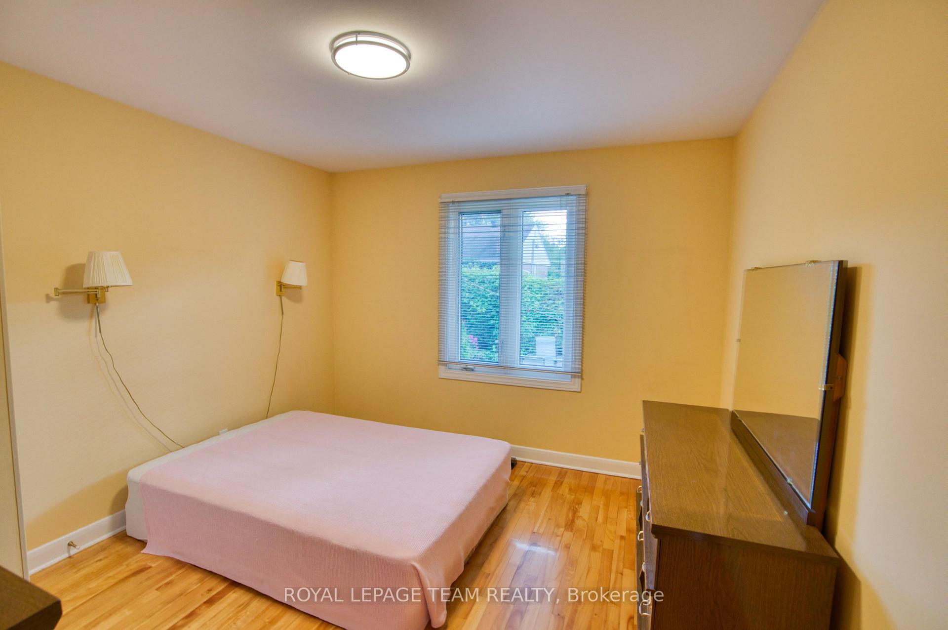Photo 12 of 1072 Aldea Avenue, Ottawa, Billings Bridge — HOMEH