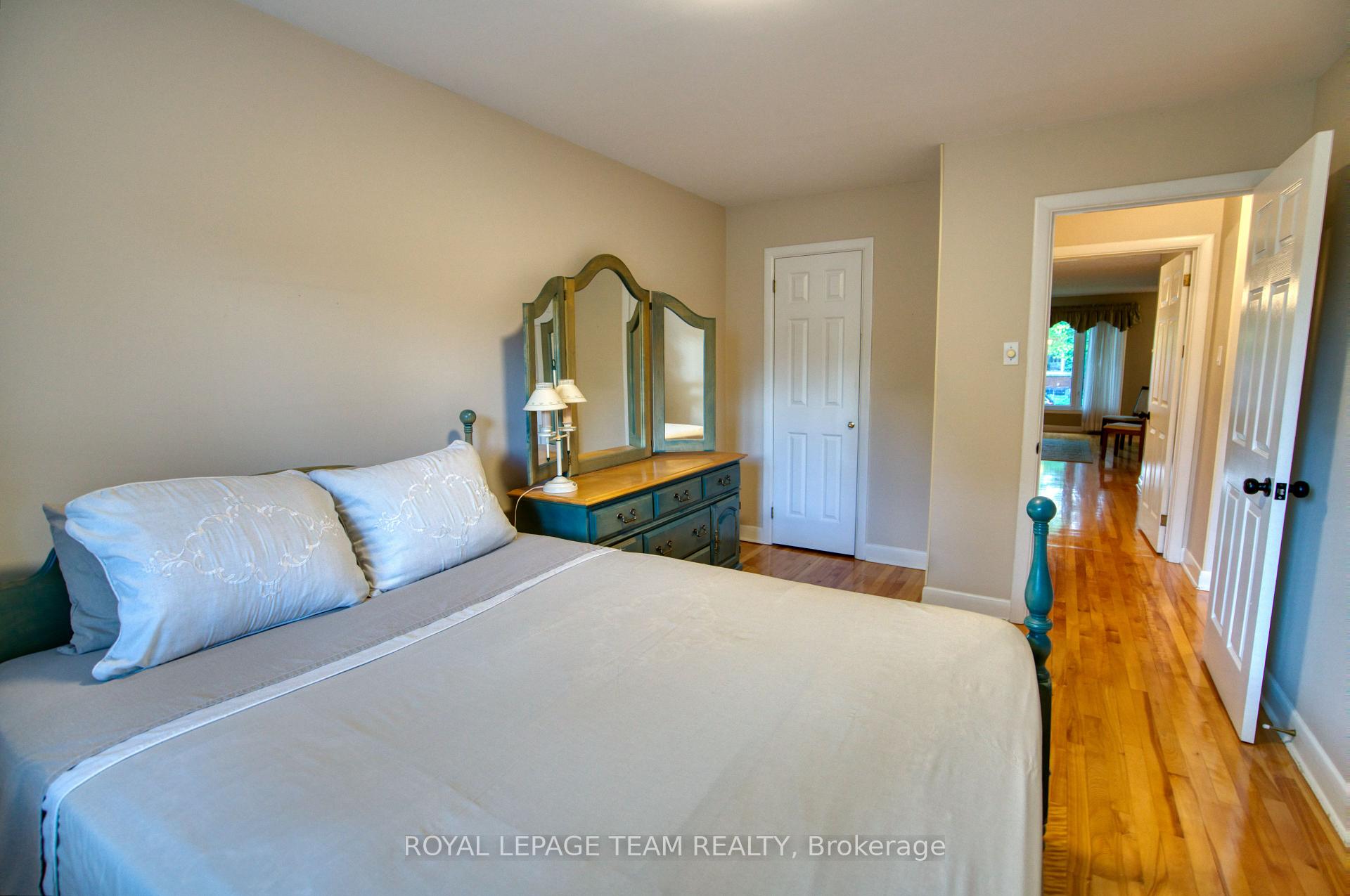 Photo 13 of 1072 Aldea Avenue, Ottawa, Billings Bridge — HOMEH