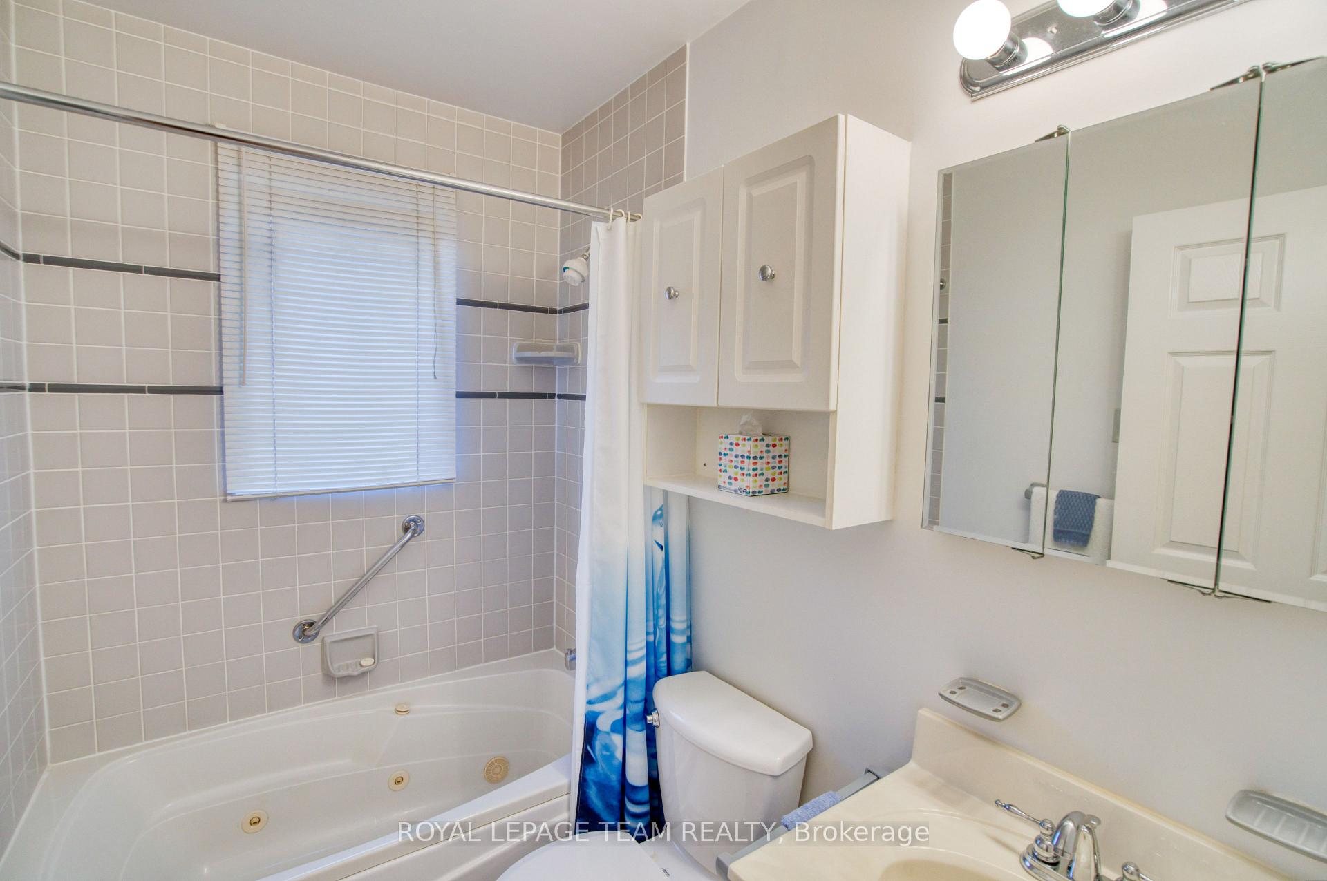 Photo 14 of 1072 Aldea Avenue, Ottawa, Billings Bridge — HOMEH