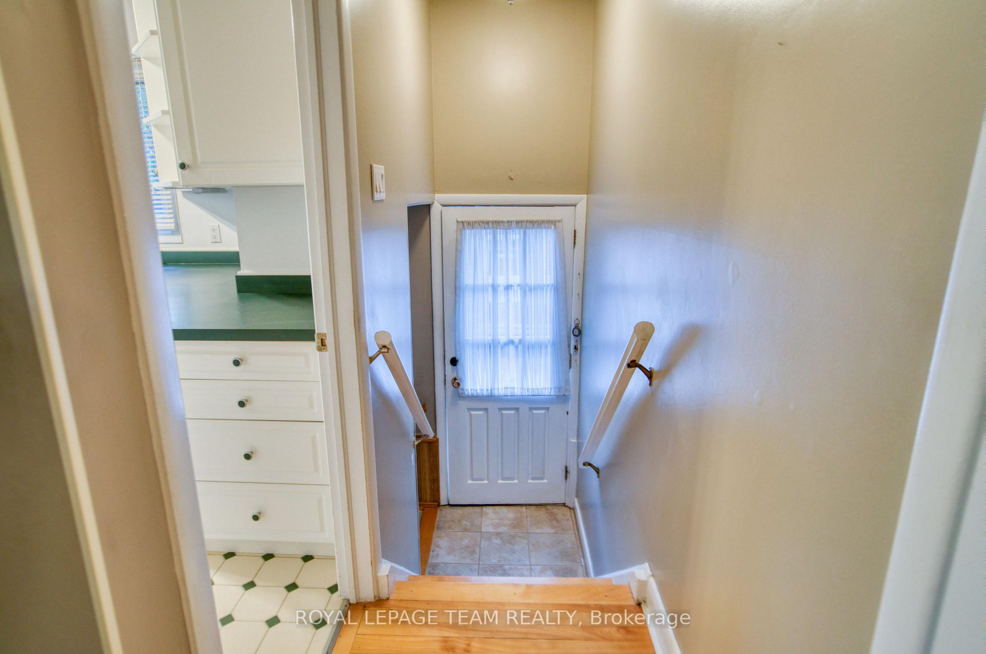 Photo 17 of 1072 Aldea Avenue, Ottawa, Billings Bridge — HOMEH