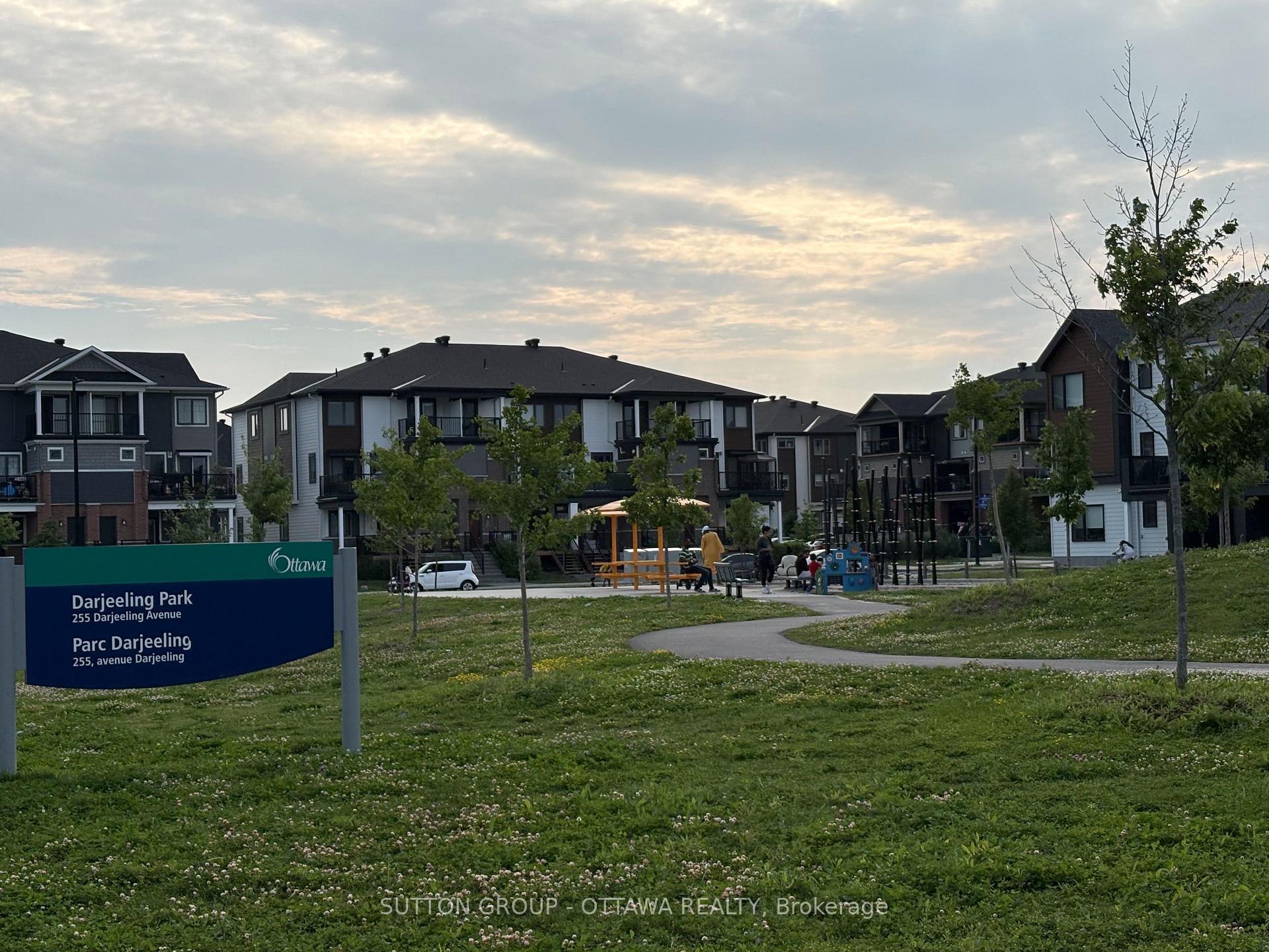 Photo 3 of 274 Darjeeling Avenue, Ottawa, Barrhaven - Heritage Park — HOMEH