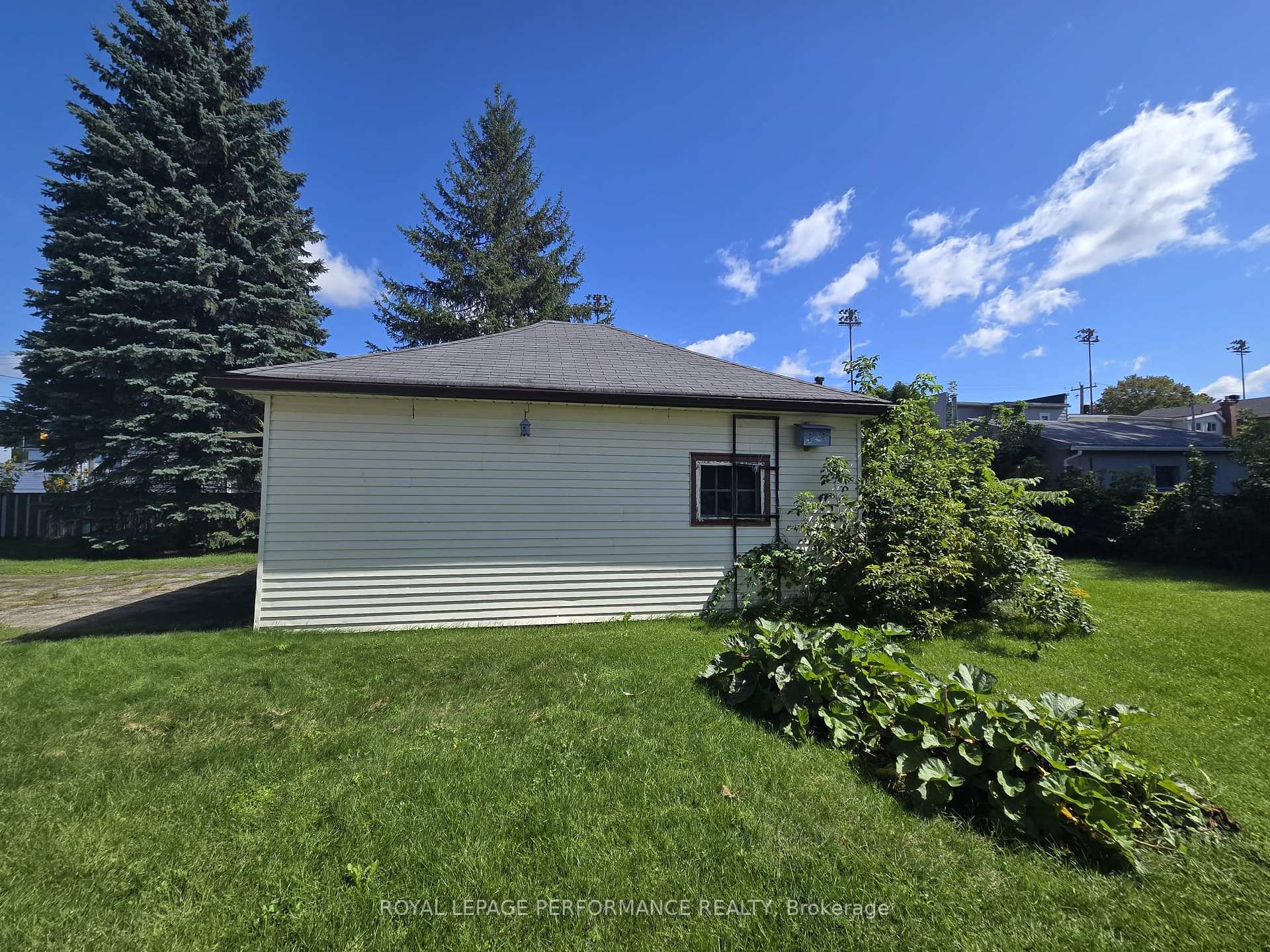 Photo 6 of 436 Fourth Street E, Cornwall, Cornwall — HOMEH