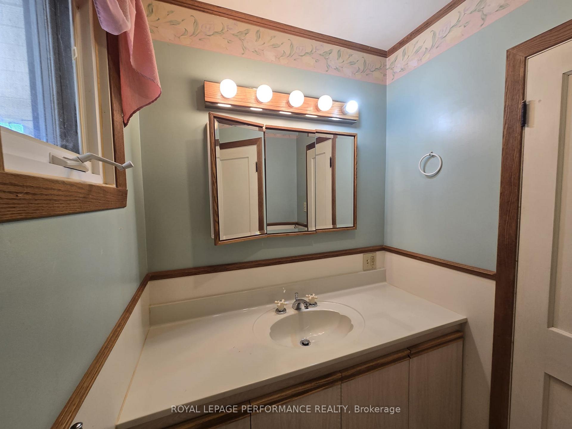 Photo 32 of 436 Fourth Street E, Cornwall, Cornwall — HOMEH