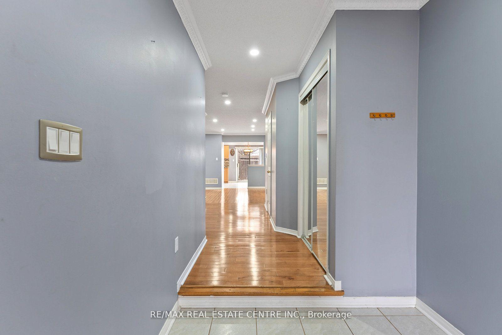 Photo 3 of Unit Upper, 5382 Longhouse Crescent, Mississauga, Hurontario — HOMEH