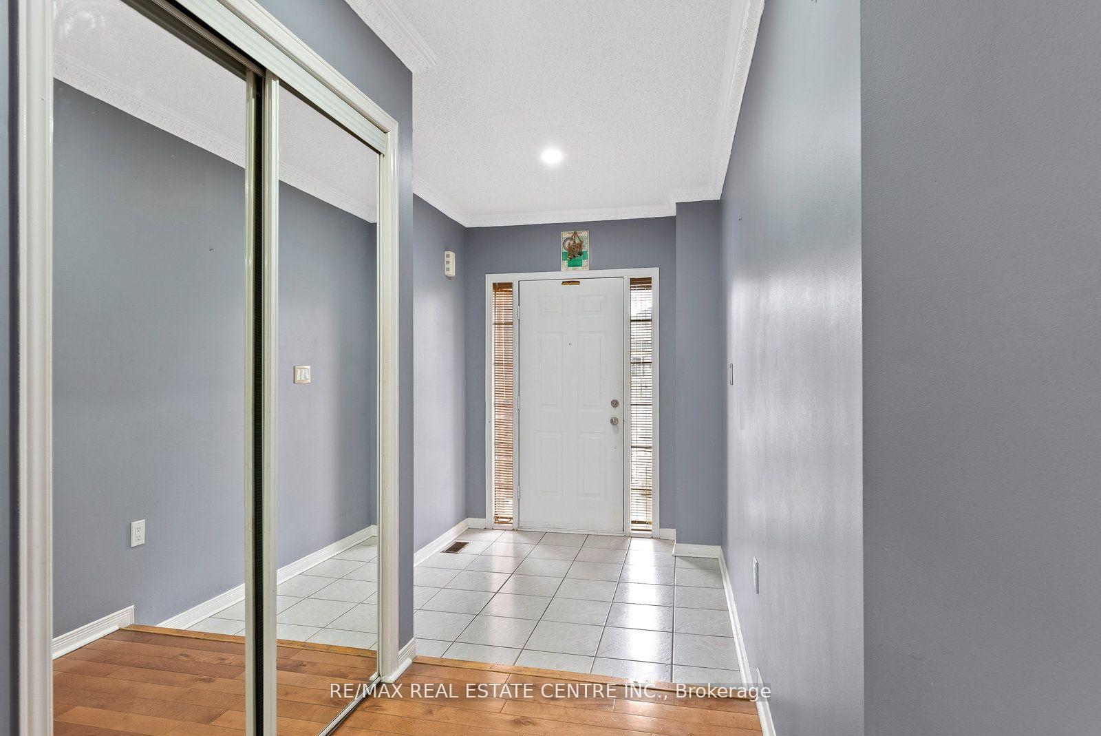 Photo 4 of Unit Upper, 5382 Longhouse Crescent, Mississauga, Hurontario — HOMEH