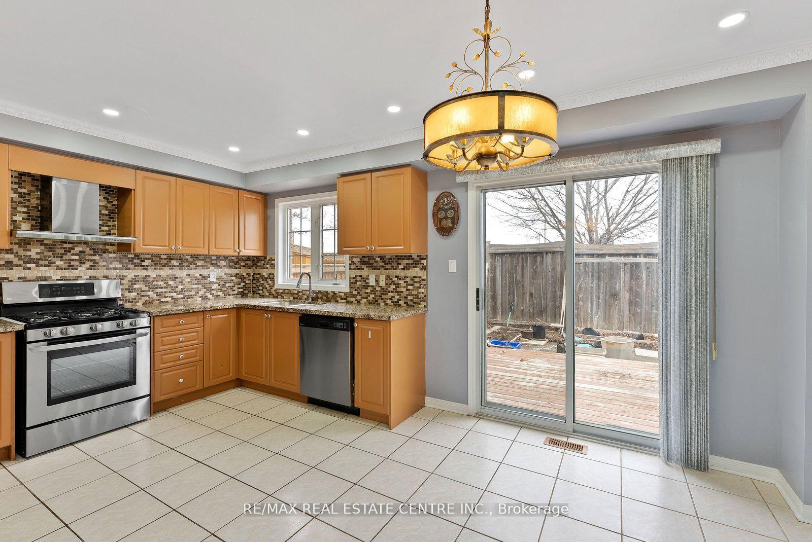 Photo 10 of Unit Upper, 5382 Longhouse Crescent, Mississauga, Hurontario — HOMEH