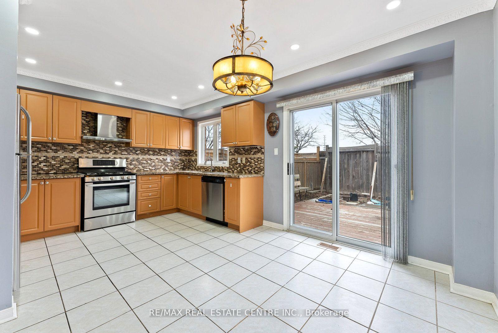 Photo 11 of Unit Upper, 5382 Longhouse Crescent, Mississauga, Hurontario — HOMEH
