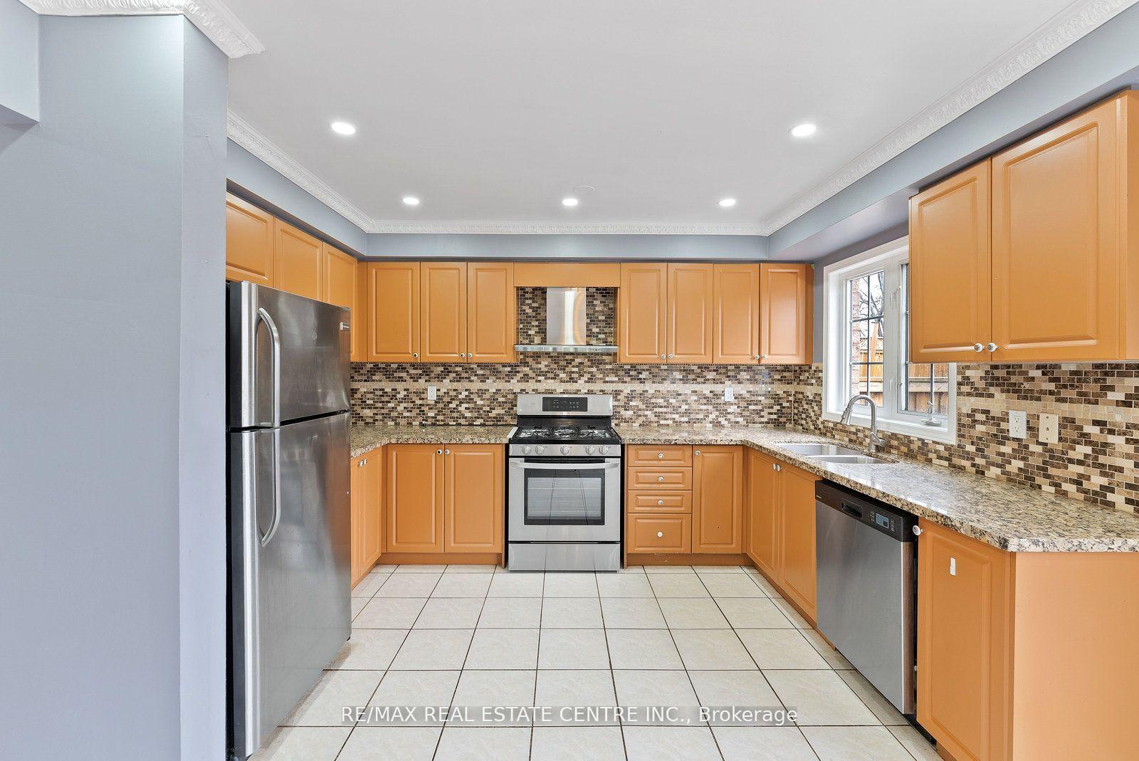Photo 15 of Unit Upper, 5382 Longhouse Crescent, Mississauga, Hurontario — HOMEH