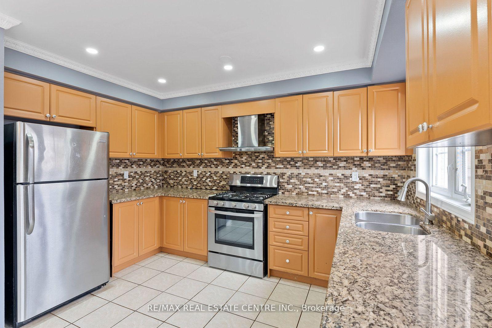 Photo 16 of Unit Upper, 5382 Longhouse Crescent, Mississauga, Hurontario — HOMEH