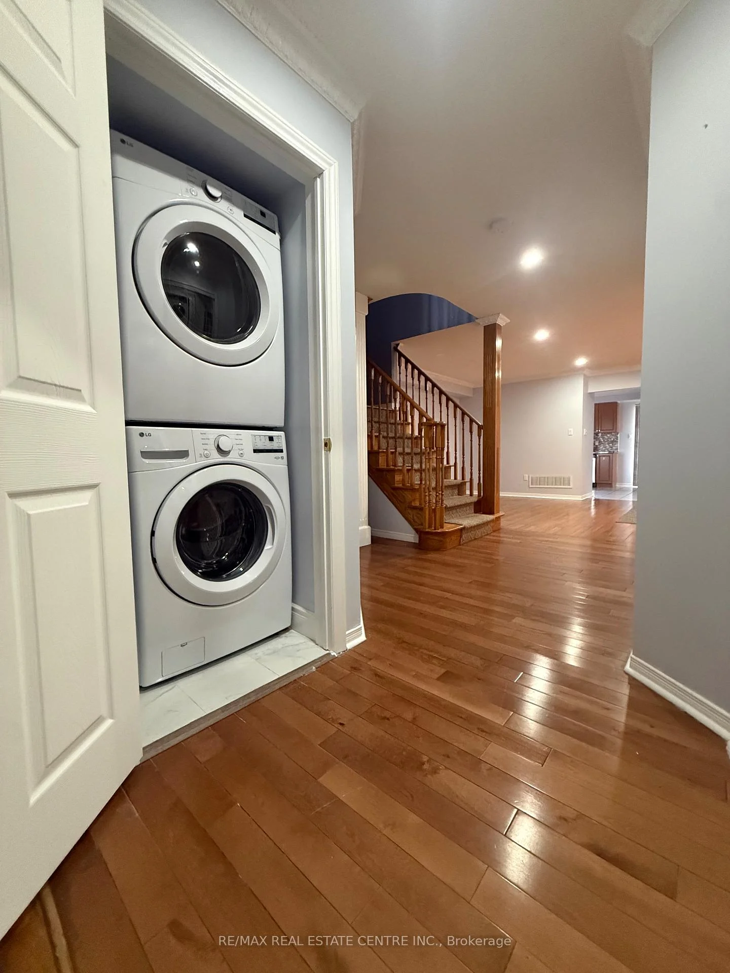 Photo 41 of Unit Upper, 5382 Longhouse Crescent, Mississauga, Hurontario — HOMEH
