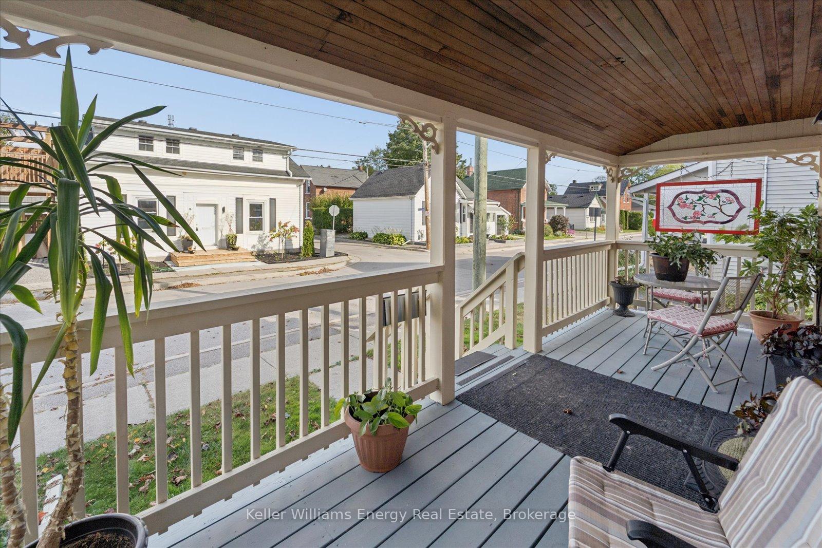 Photo 4 of 325 Ball Street, Cobourg — HOMEH