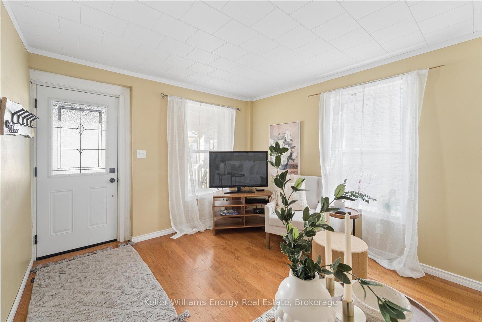 Photo 6 of 325 Ball Street, Cobourg — HOMEH