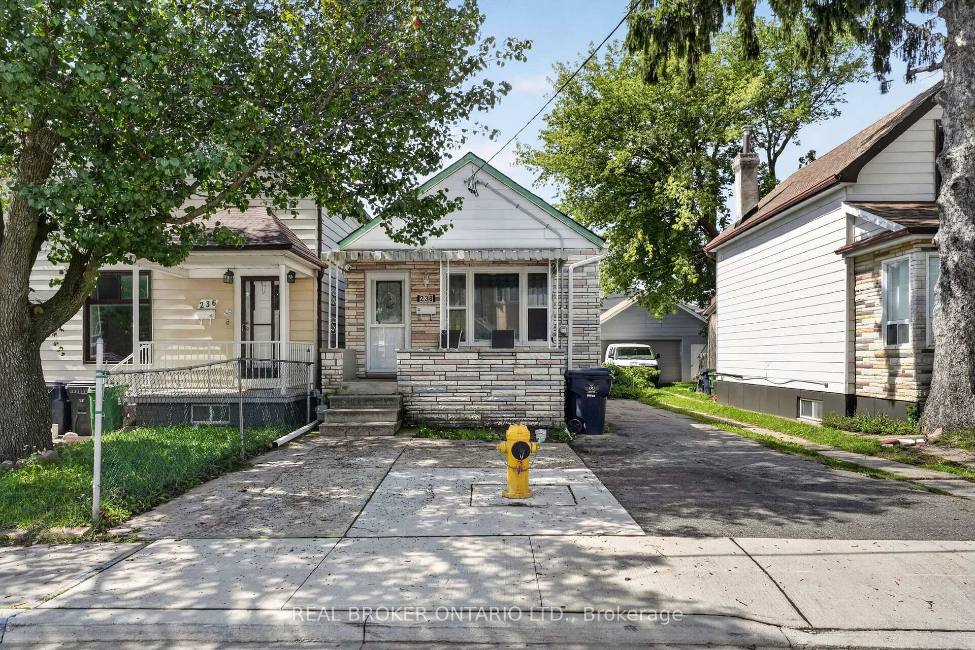Photo 2 of 238 Chambers Avenue, Toronto, Keelesdale-Eglinton West — HOMEH