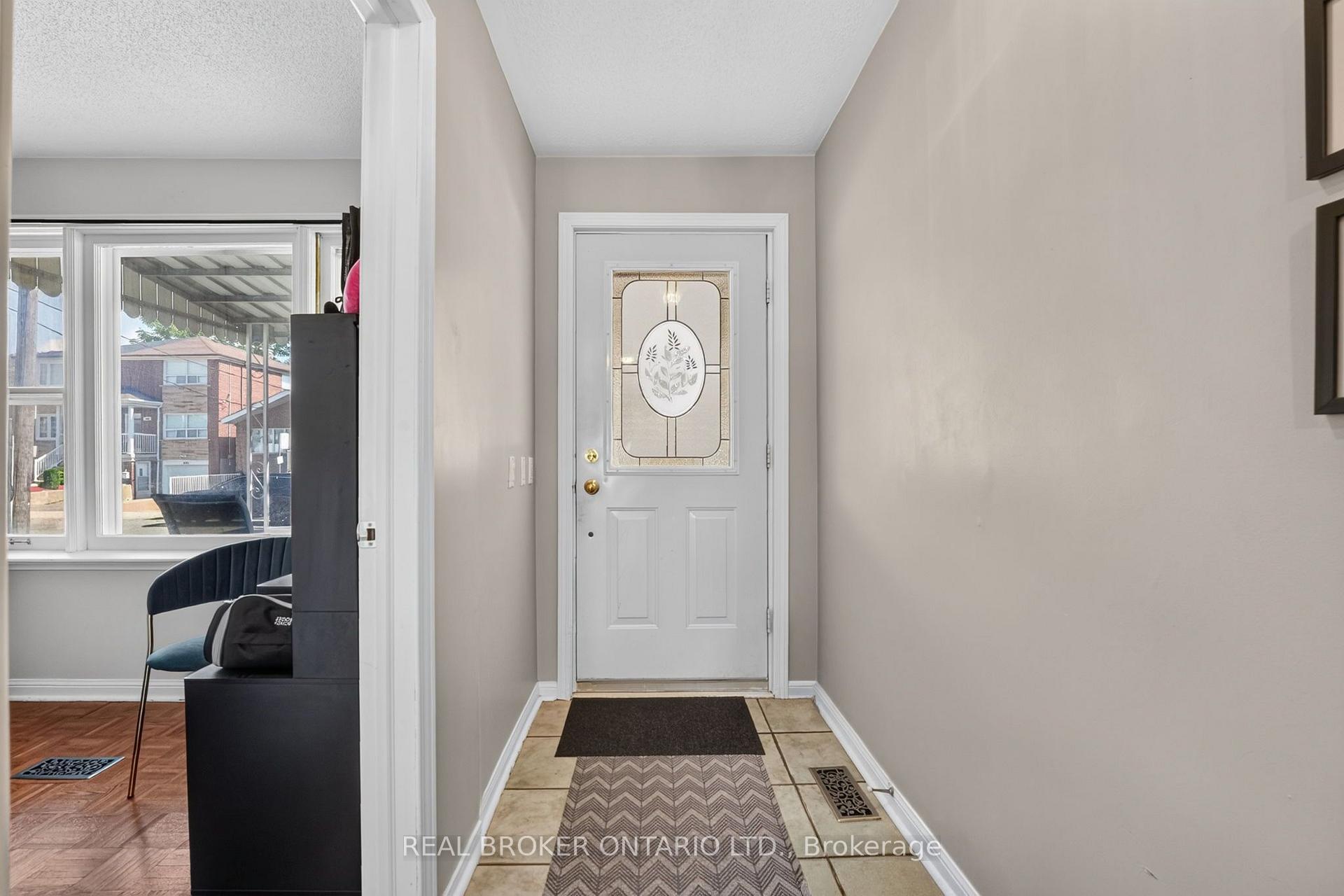 Photo 10 of 238 Chambers Avenue, Toronto, Keelesdale-Eglinton West — HOMEH