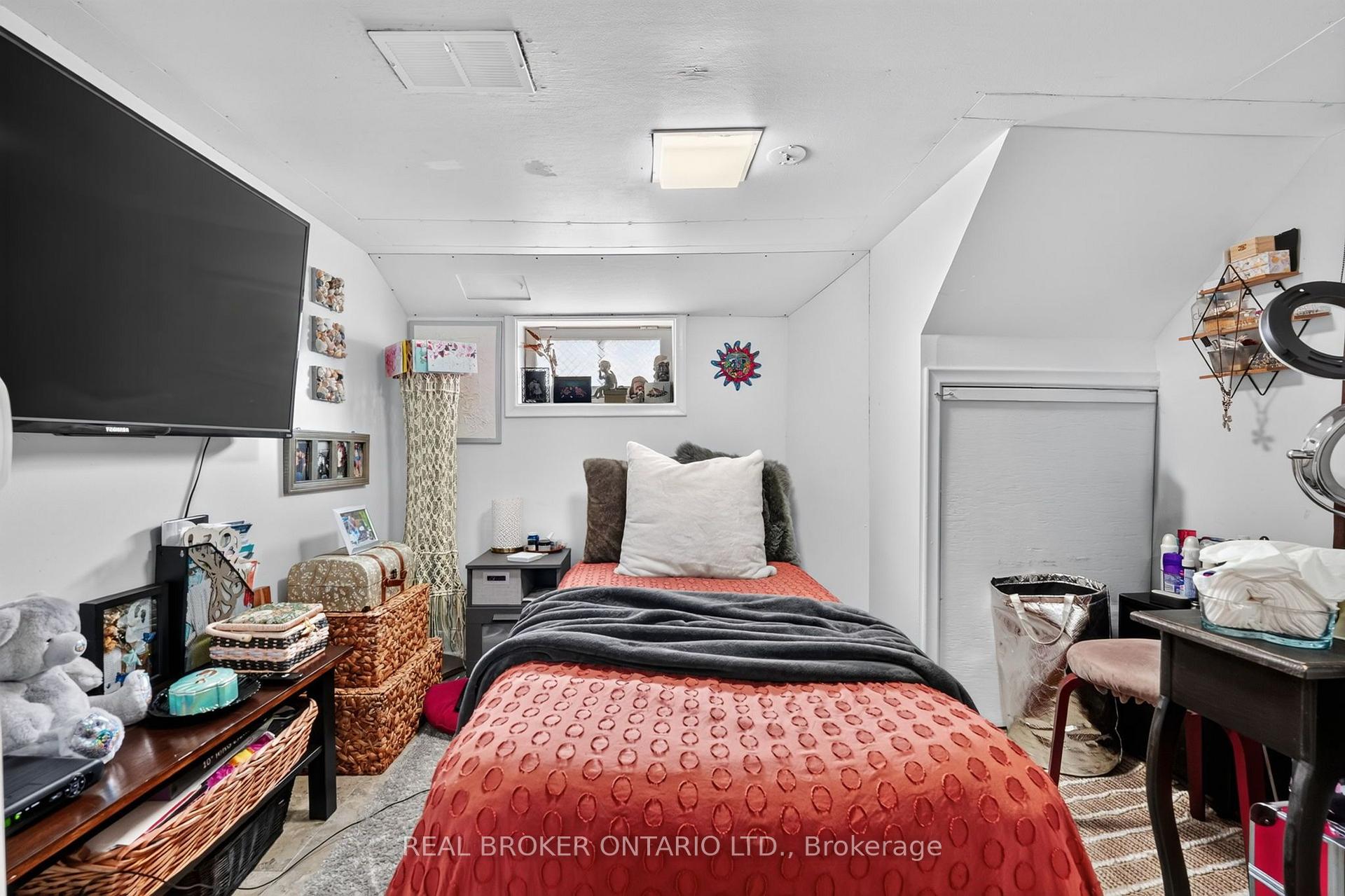 Photo 41 of 238 Chambers Avenue, Toronto, Keelesdale-Eglinton West — HOMEH