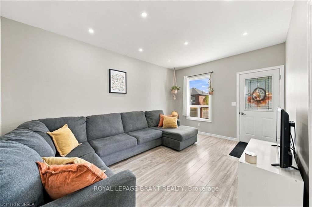 Photo 4 of 41 Gordon Street, Brantford, Eagle Place East — HOMEH