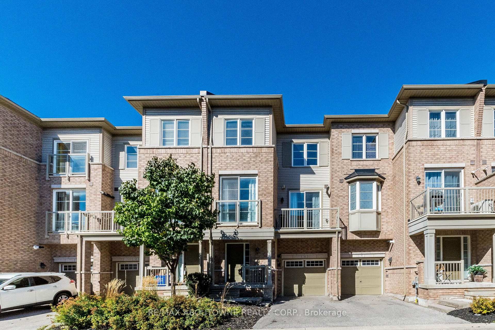 Photo 3 of Unit 36, 165 Hampshire Way, Milton, Dempsey — HOMEH
