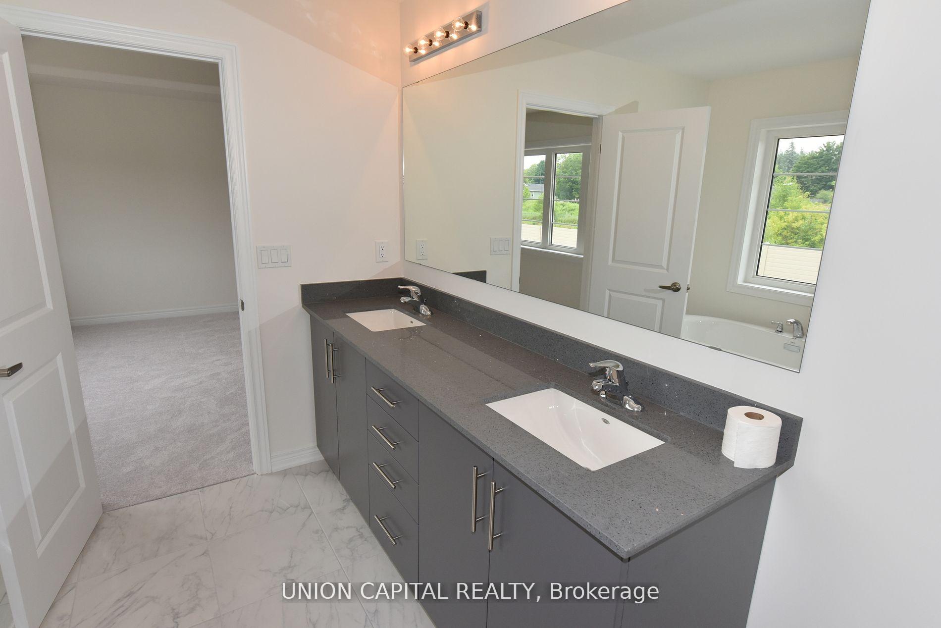 Photo 4 of 1378 Davis Loop N, Innisfil, Lefroy — HOMEH