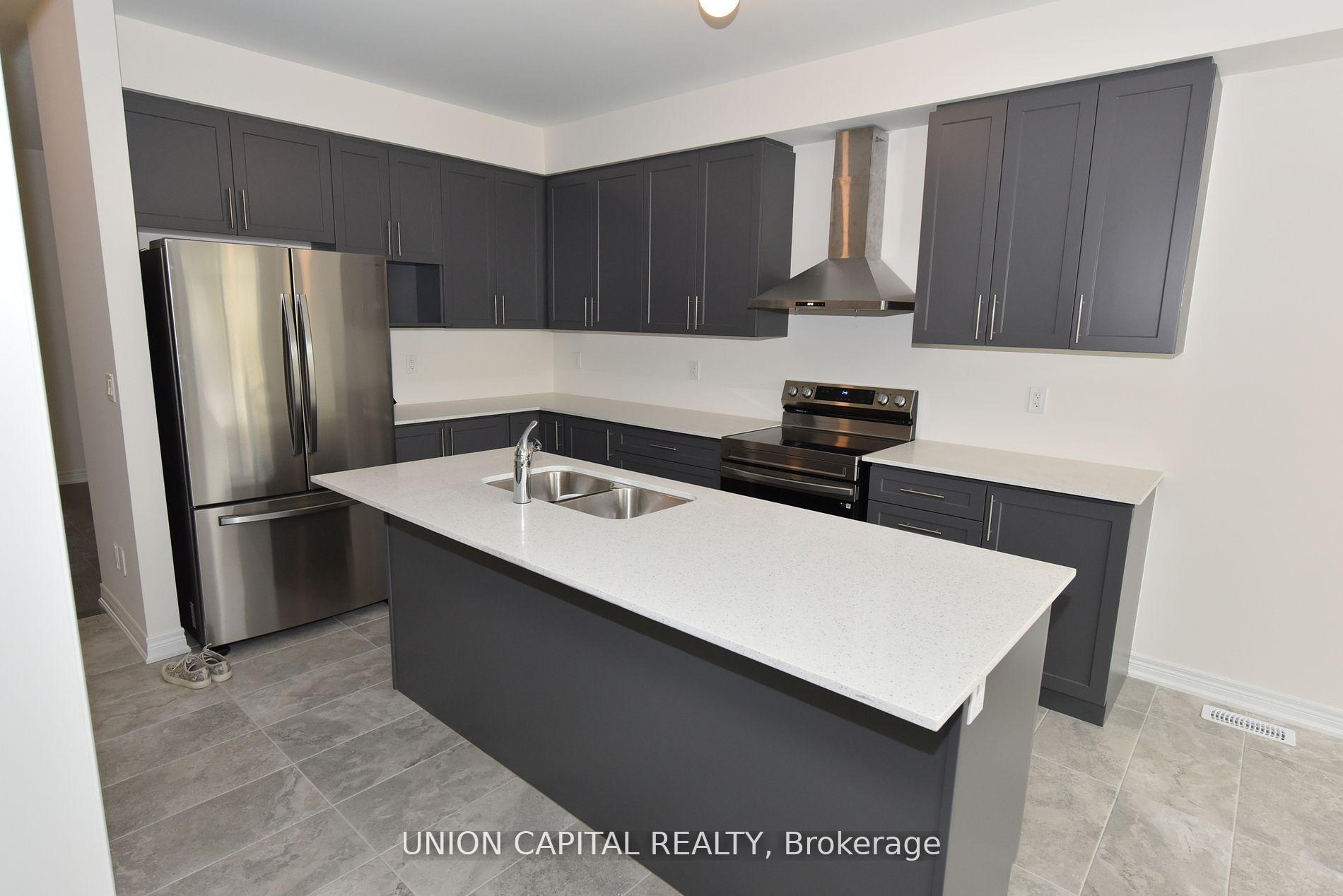 Photo 15 of 1378 Davis Loop N, Innisfil, Lefroy — HOMEH