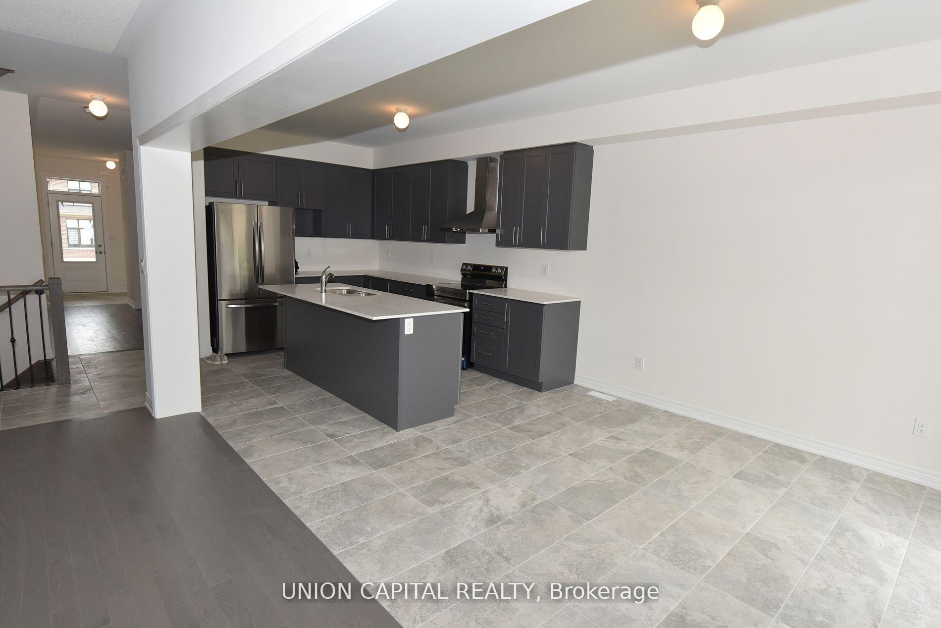 Photo 17 of 1378 Davis Loop N, Innisfil, Lefroy — HOMEH