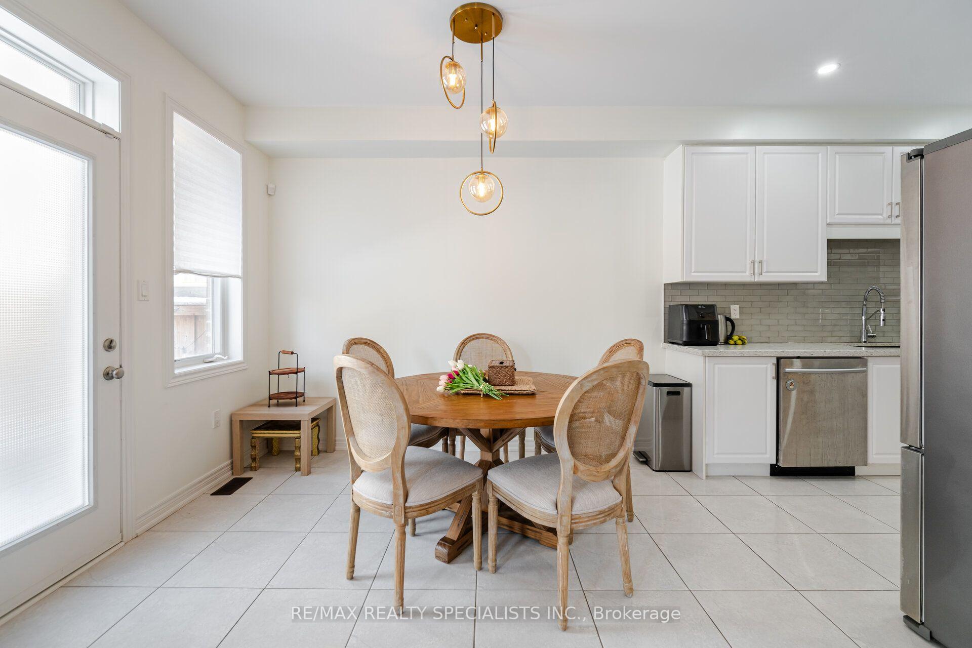 Photo 11 of 437 Silver Maple Road, Oakville, Joshua Meadows — HOMEH