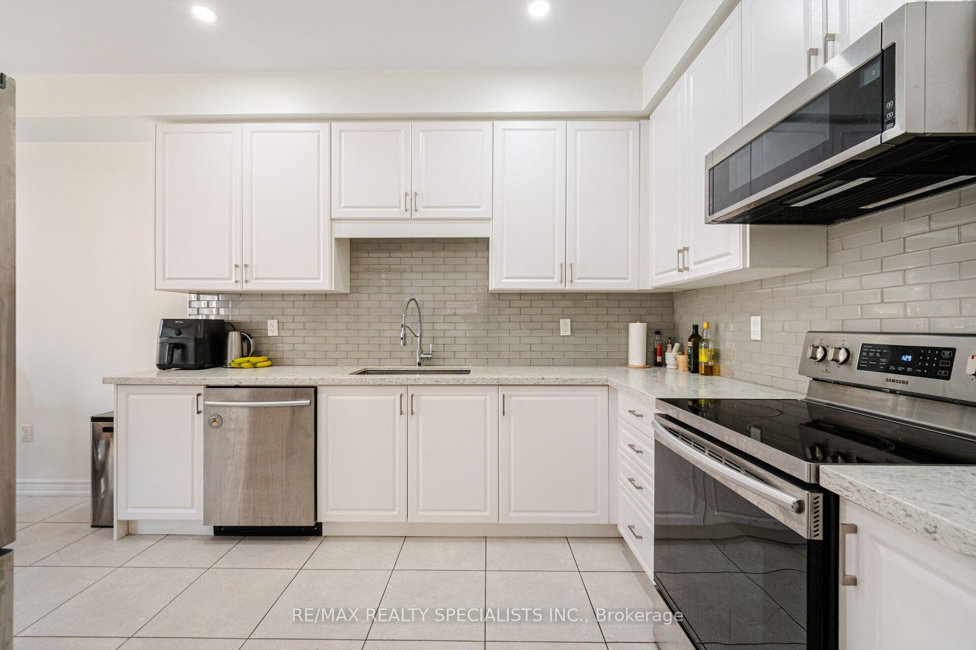Photo 15 of 437 Silver Maple Road, Oakville, Joshua Meadows — HOMEH