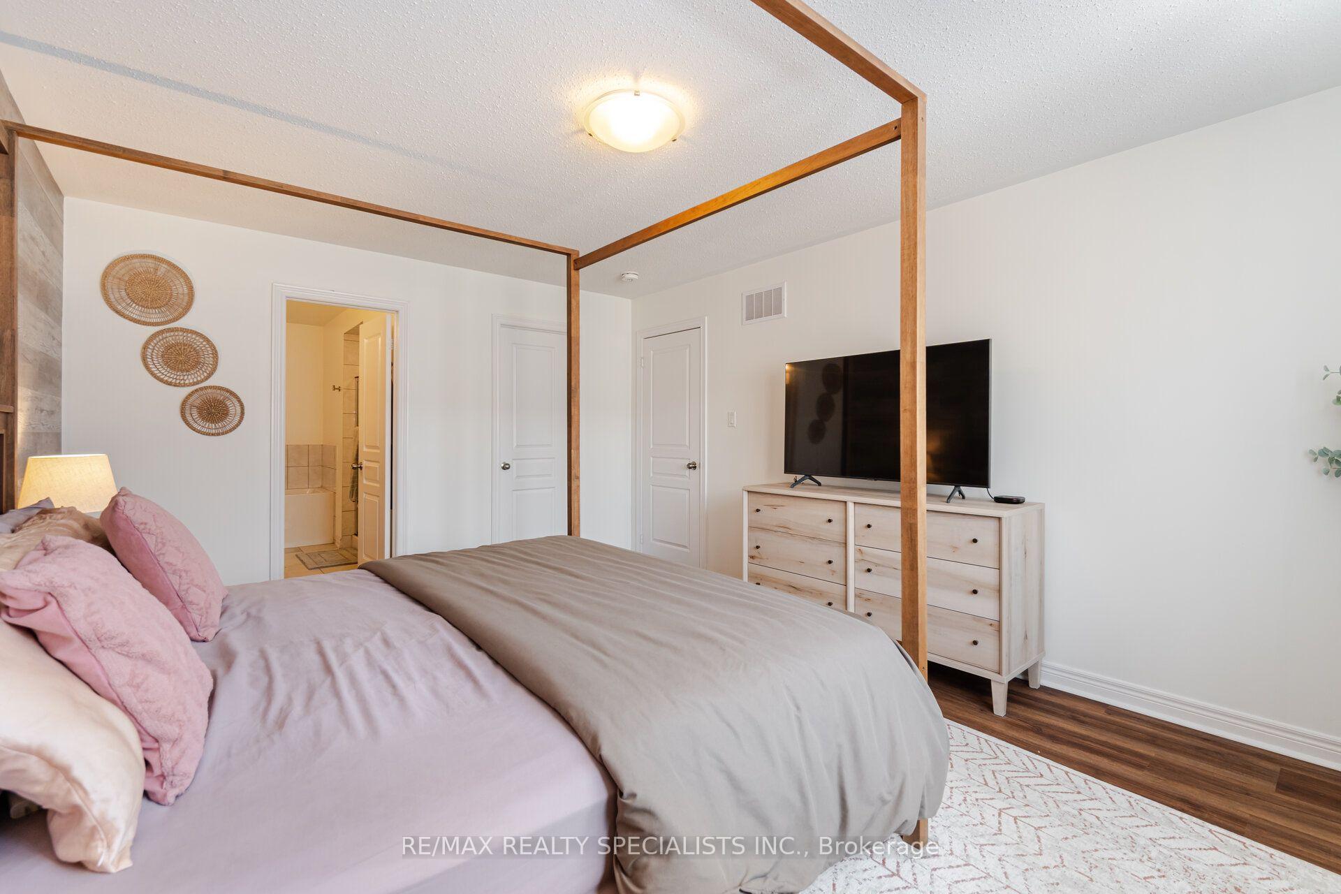 Photo 23 of 437 Silver Maple Road, Oakville, Joshua Meadows — HOMEH