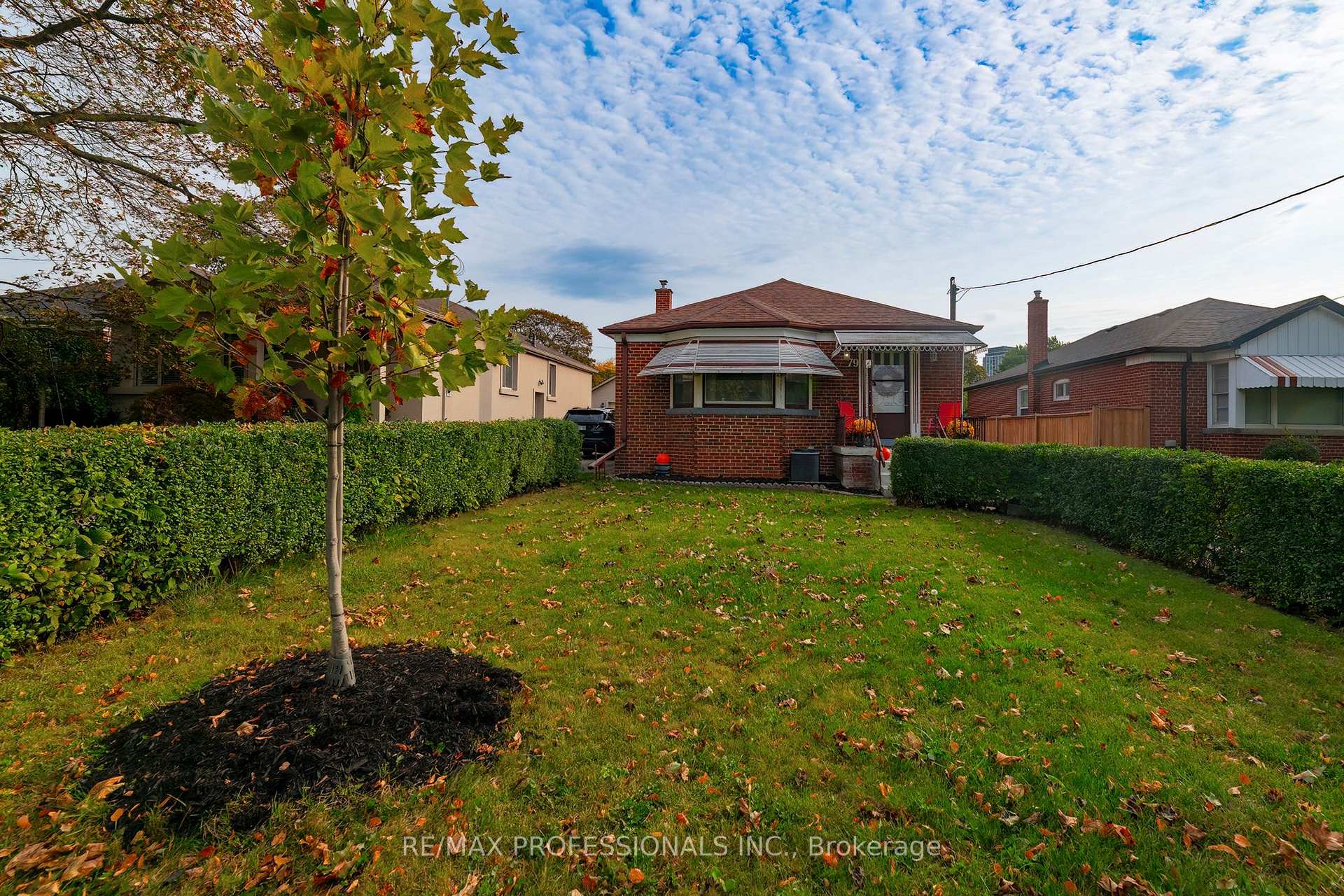 Photo 2 of 79 Silverhill Drive, Etobicoke, Islington-City Centre West — HOMEH
