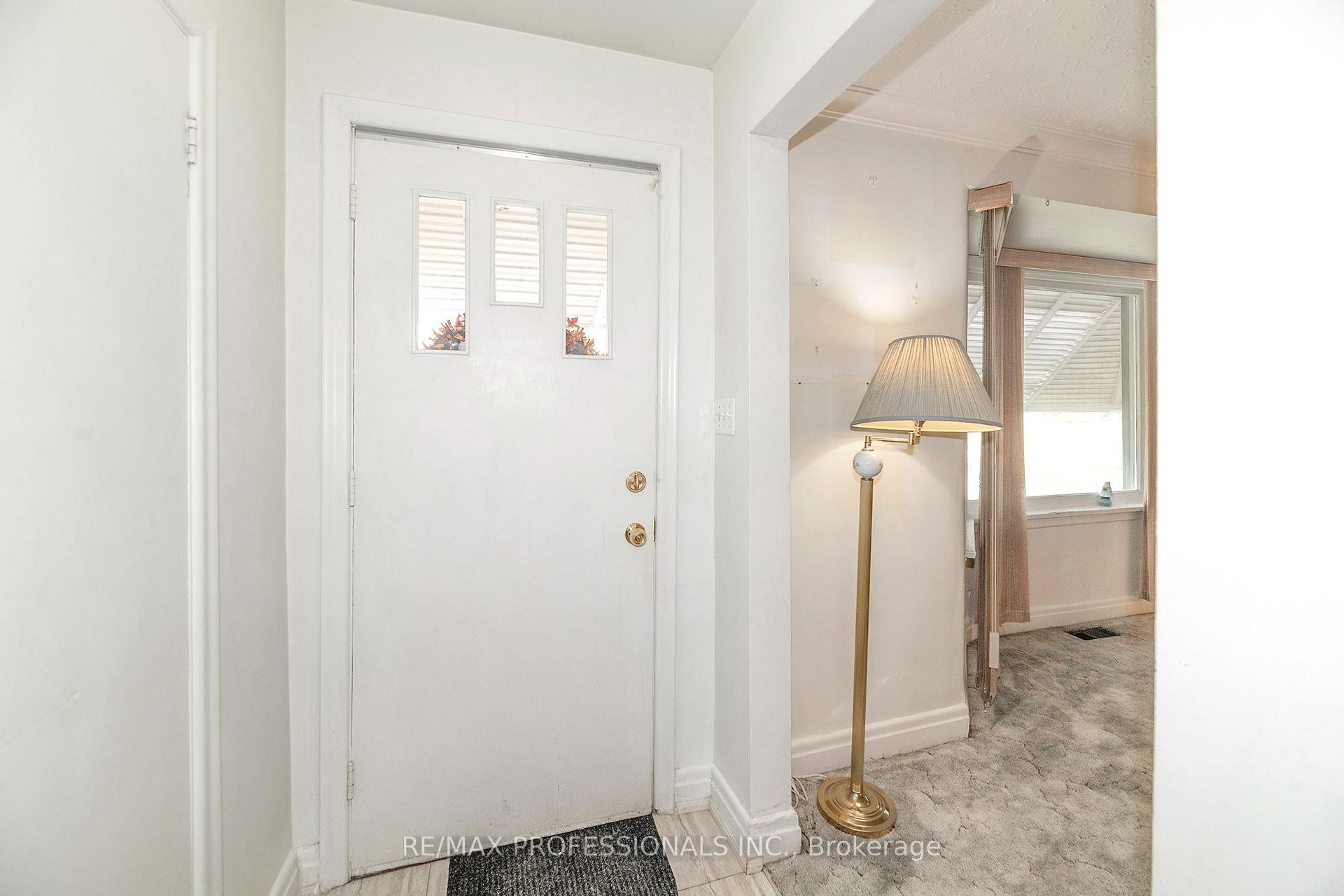 Photo 3 of 79 Silverhill Drive, Etobicoke, Islington-City Centre West — HOMEH