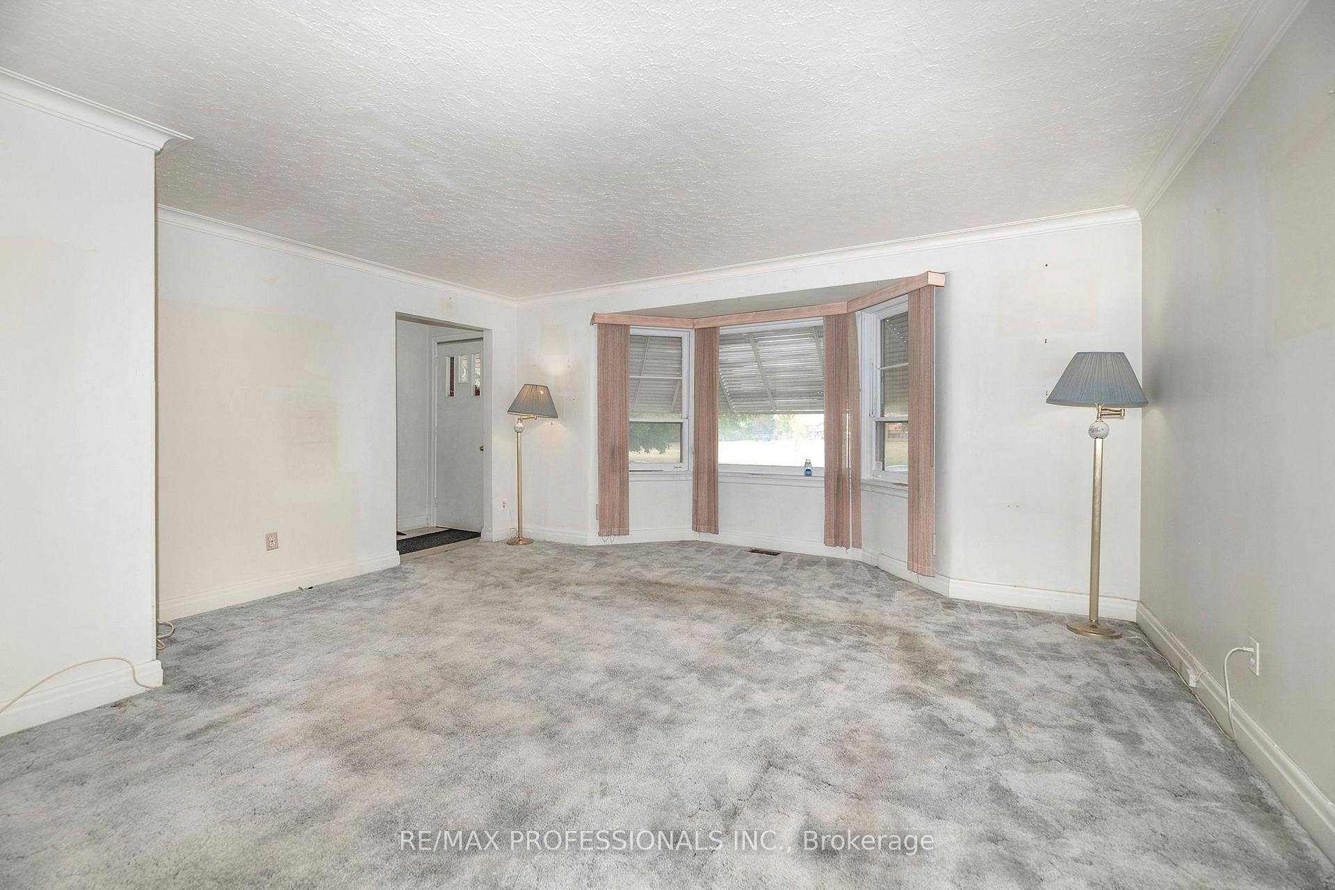 Photo 5 of 79 Silverhill Drive, Etobicoke, Islington-City Centre West — HOMEH