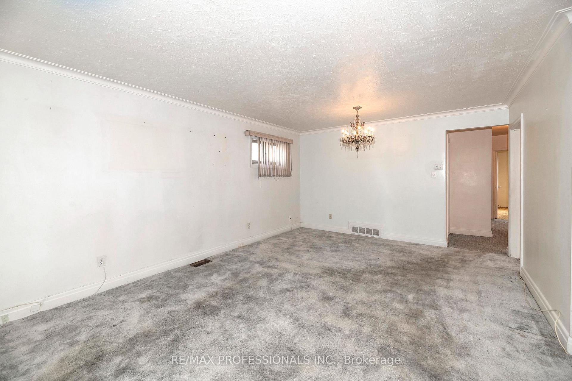 Photo 9 of 79 Silverhill Drive, Etobicoke, Islington-City Centre West — HOMEH