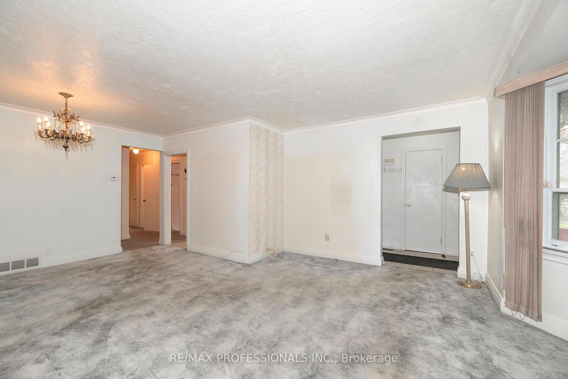 Photo 12 of 79 Silverhill Drive, Etobicoke, Islington-City Centre West — HOMEH