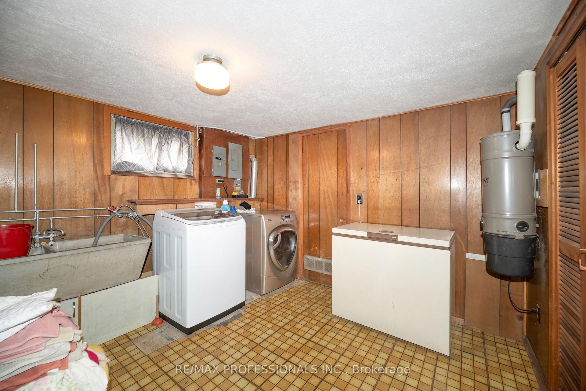 Photo 20 of 79 Silverhill Drive, Etobicoke, Islington-City Centre West — HOMEH