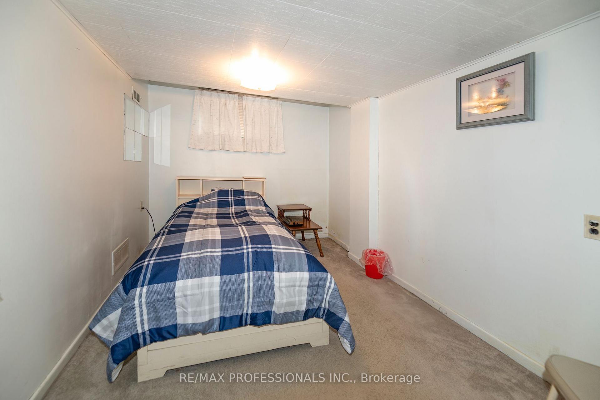 Photo 35 of 79 Silverhill Drive, Etobicoke, Islington-City Centre West — HOMEH