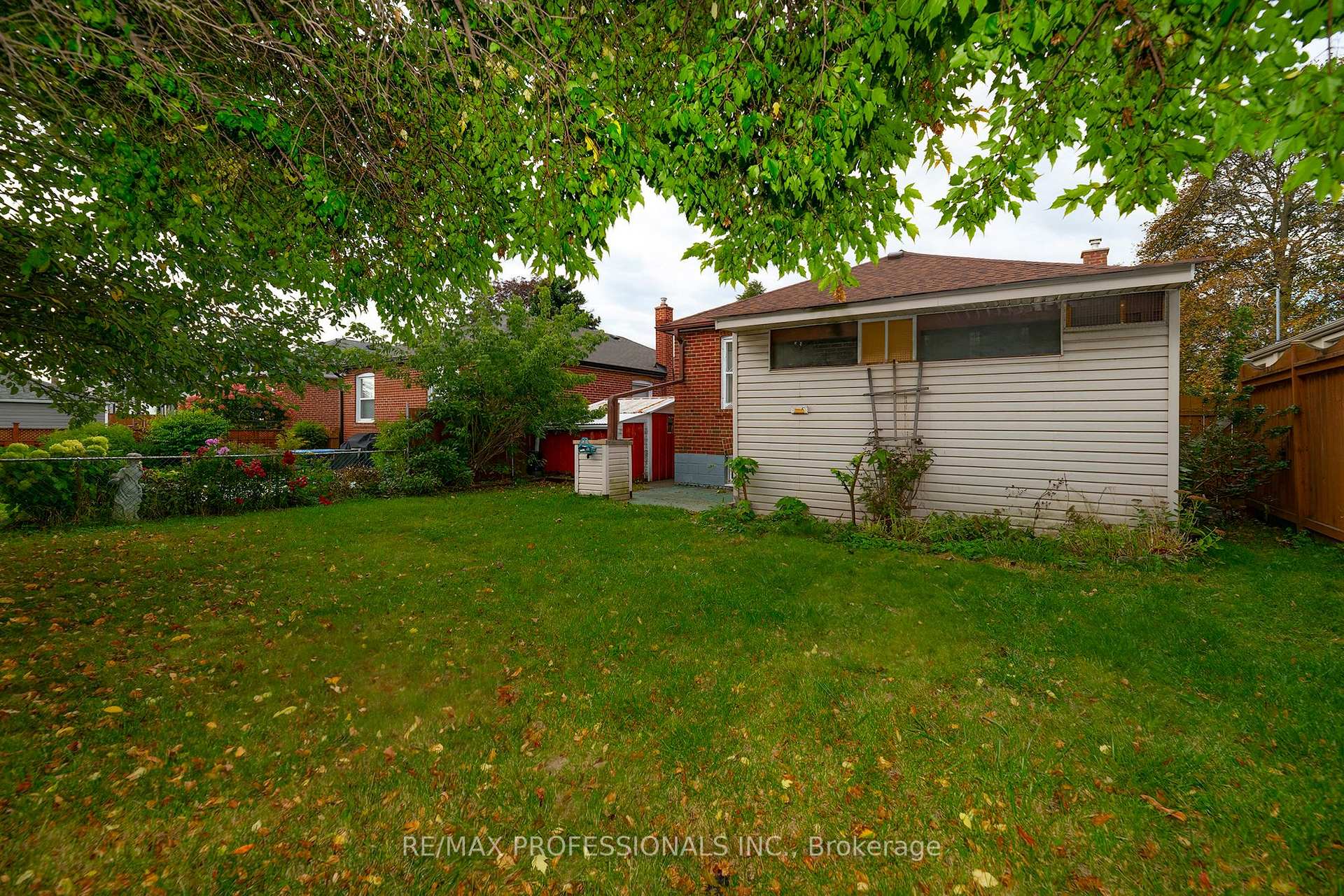 Photo 29 of 79 Silverhill Drive, Etobicoke, Islington-City Centre West — HOMEH