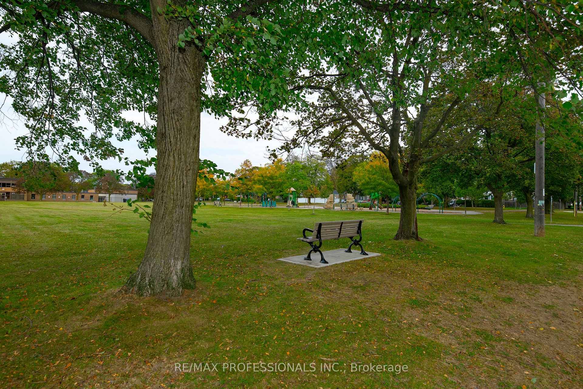 Photo 32 of 79 Silverhill Drive, Etobicoke, Islington-City Centre West — HOMEH