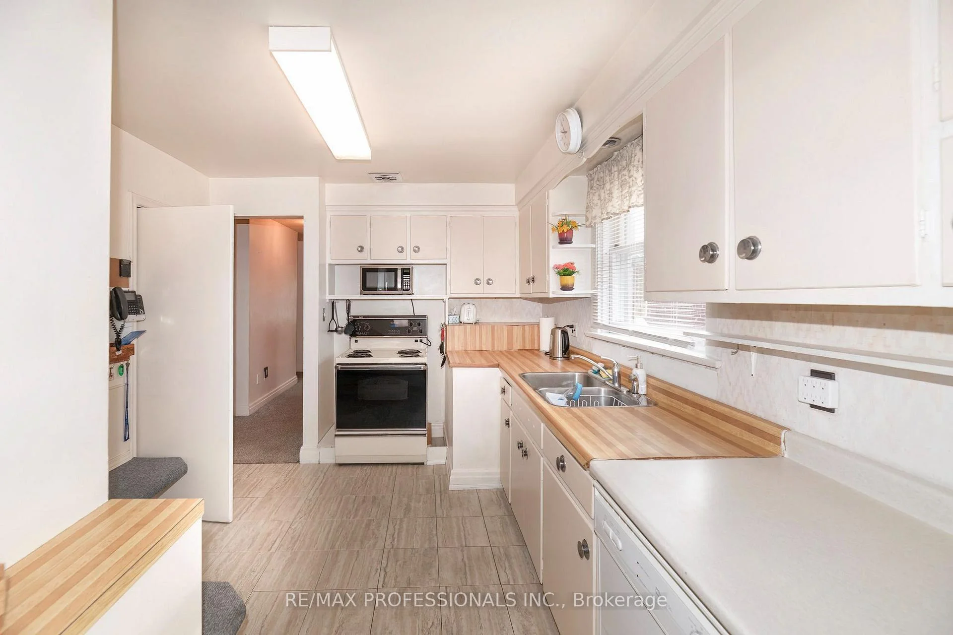 Photo 10 of 79 Silverhill Drive, Etobicoke, Islington-City Centre West — HOMEH