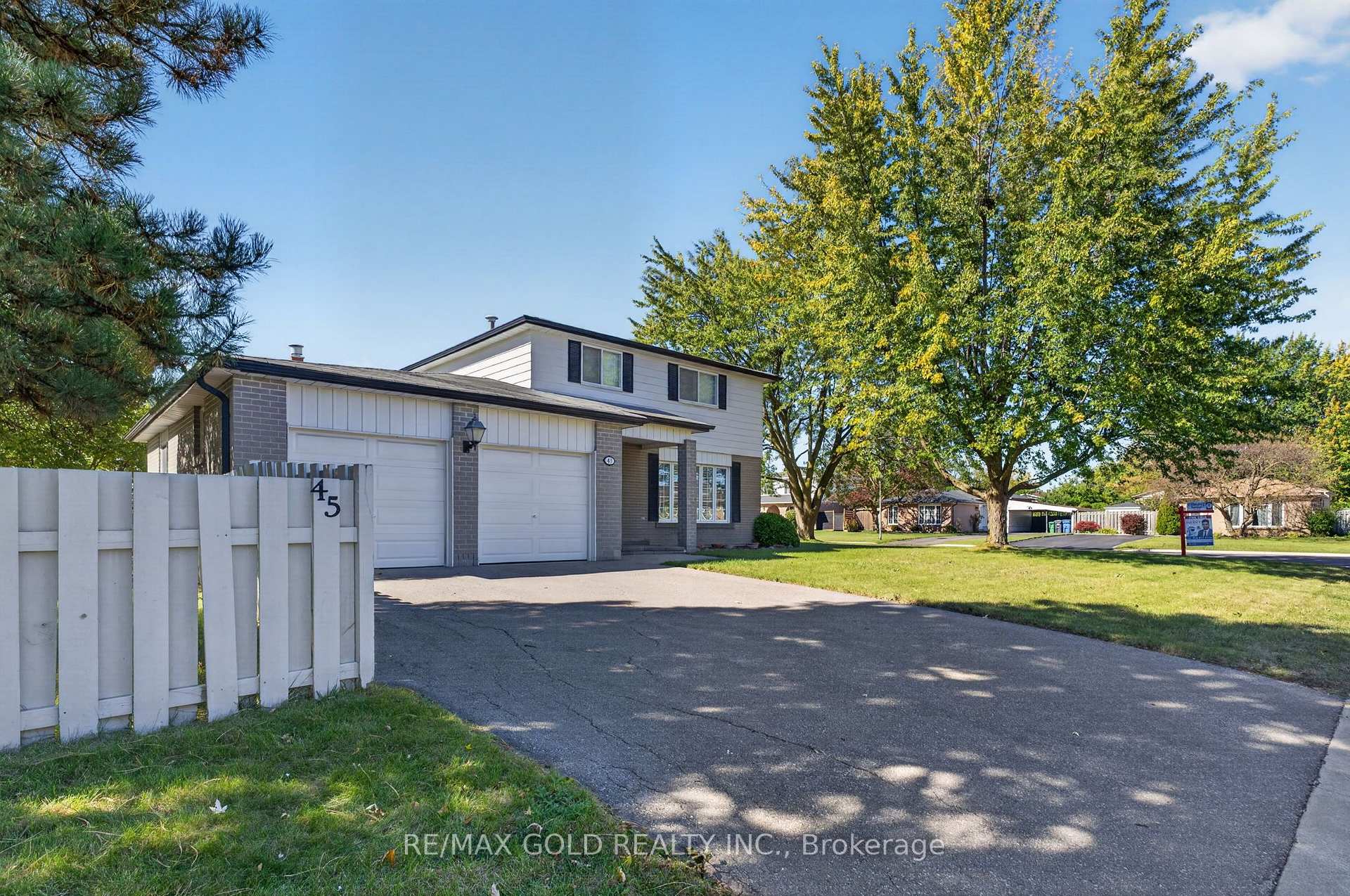 Photo 2 of 45 Fidelia Crescent, Brampton, Southgate — HOMEH